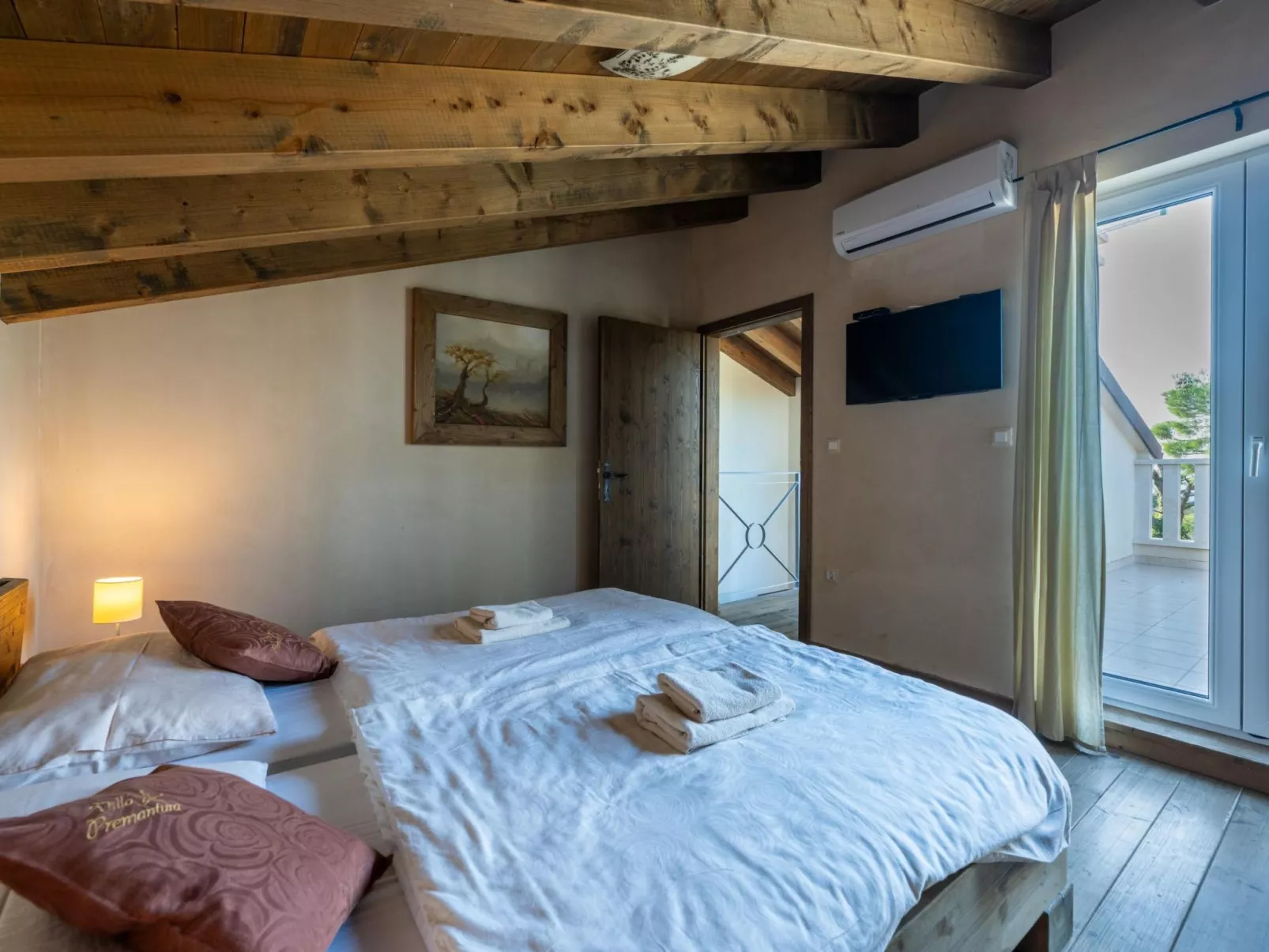 Villa Nocciola mit 6 Schlafzimmern in Meeresnähe-Image-tags.info