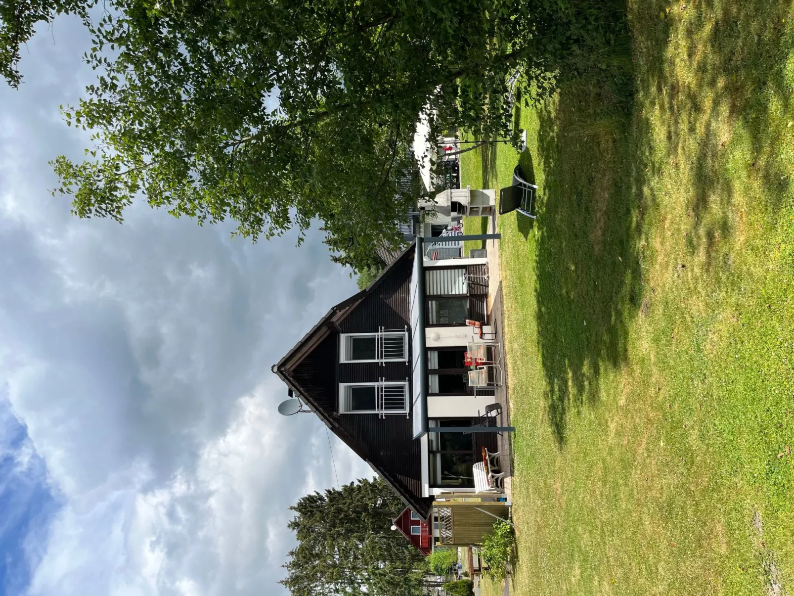 Familienfreundliches Haus mit großer Terrasse-Outside