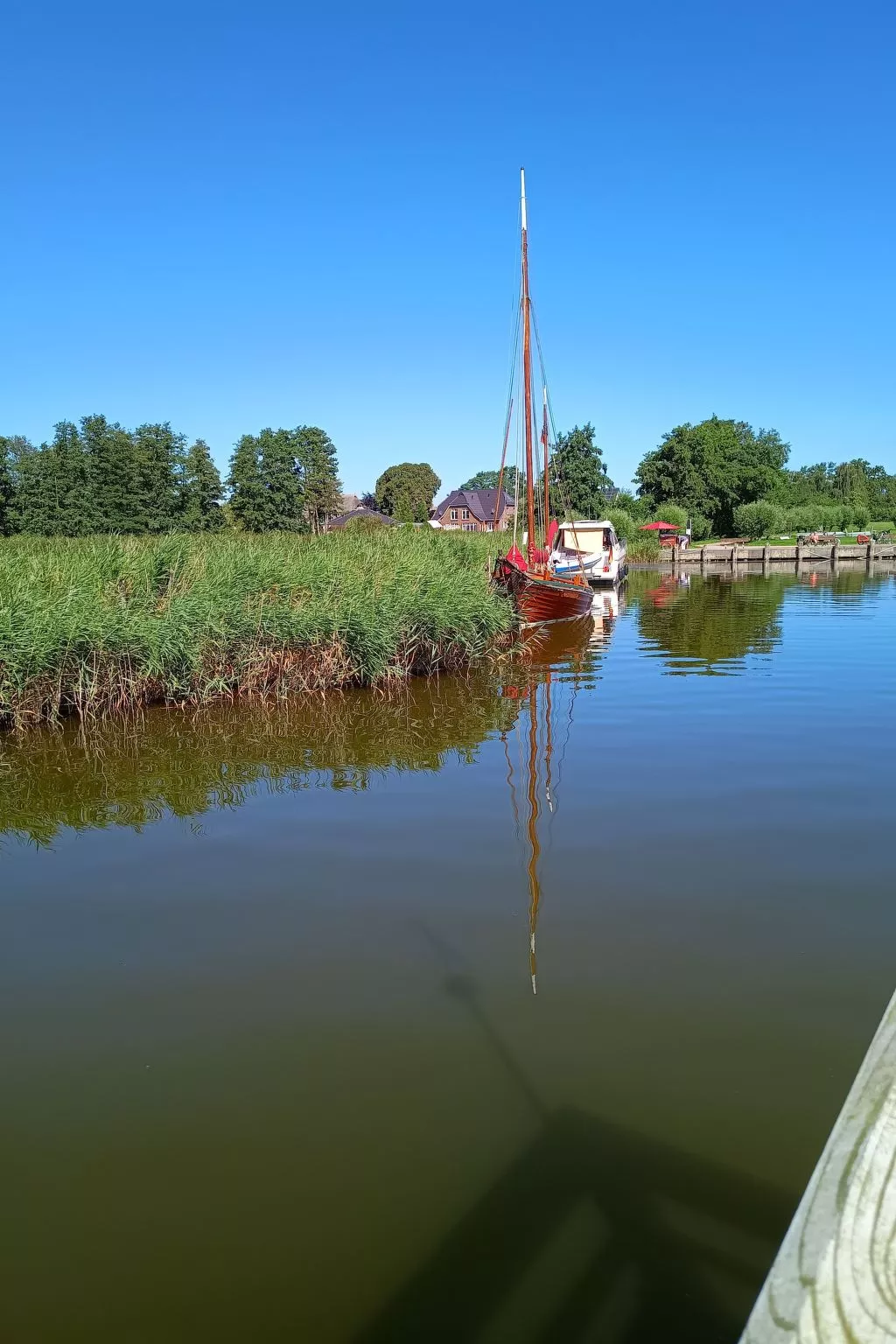 Admiral's Corner Luv-Outside