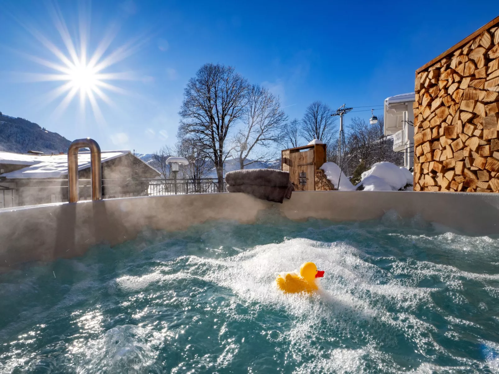 Alpine Lodge-Draußen