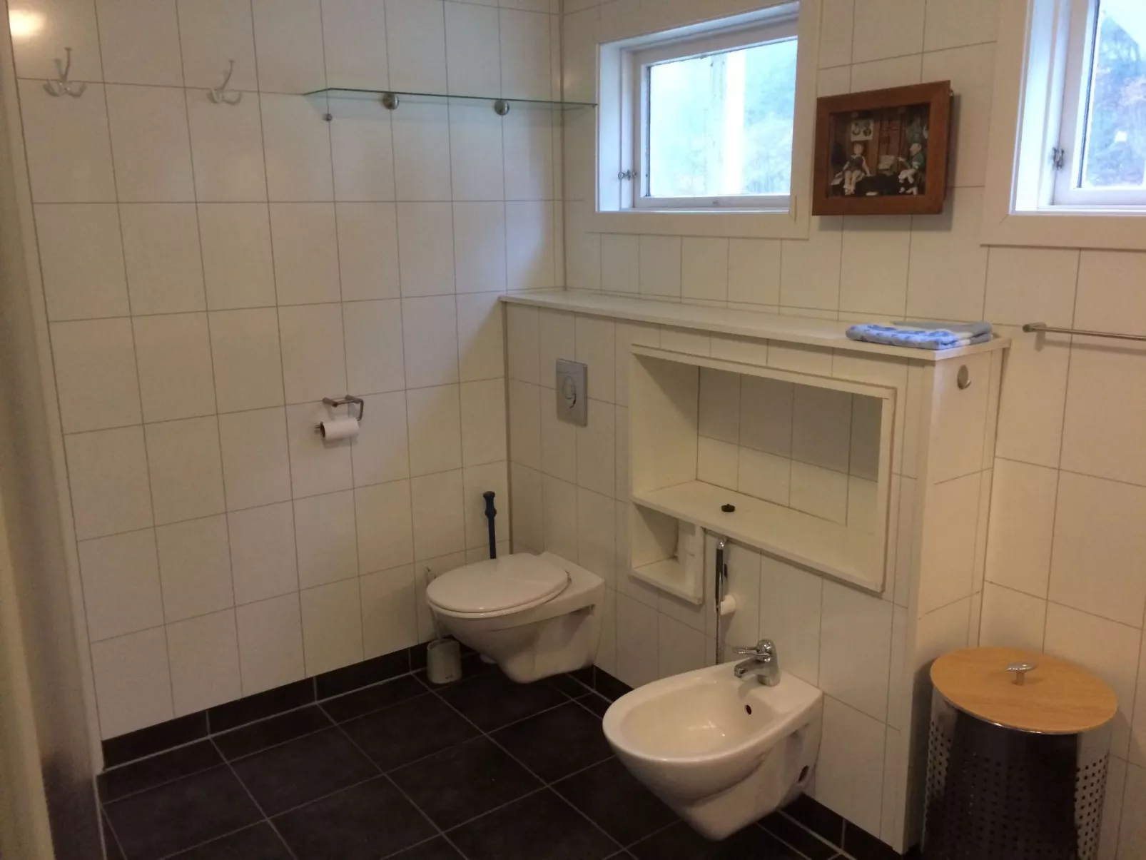 Mit Blick auf das Wasser-Dedans