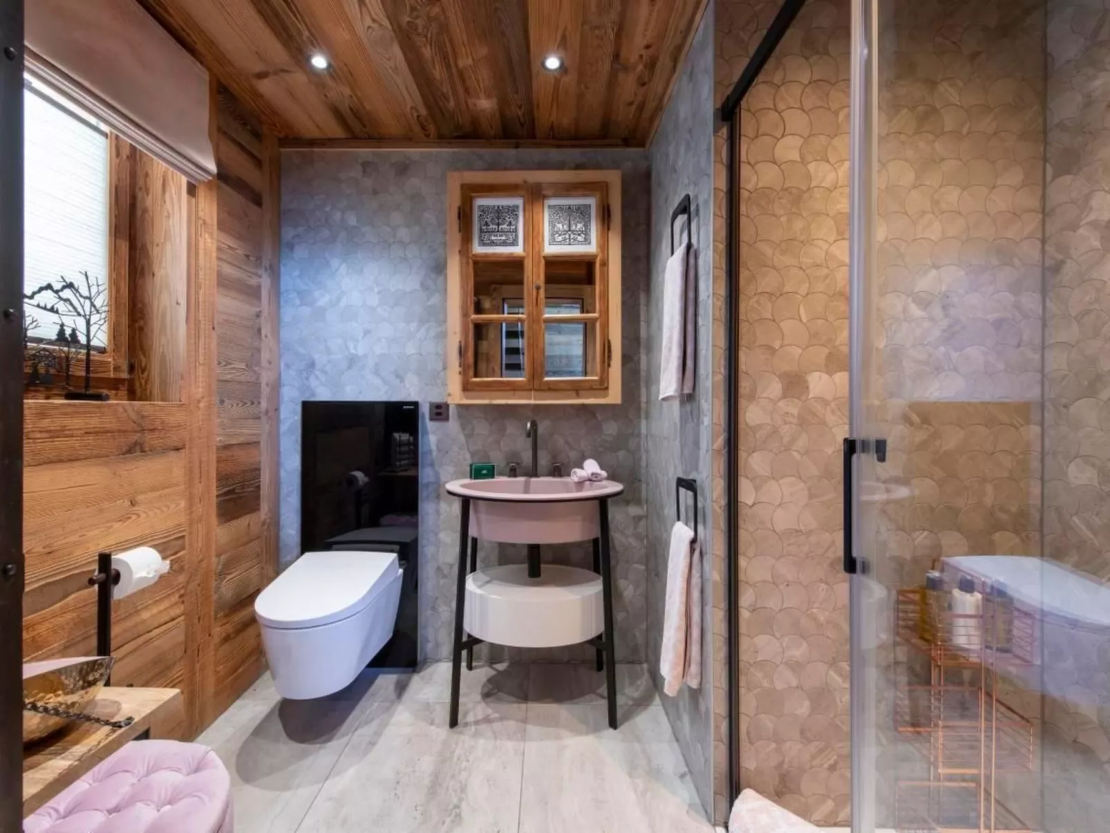 Chalet V mit Lift und Pool-Inside