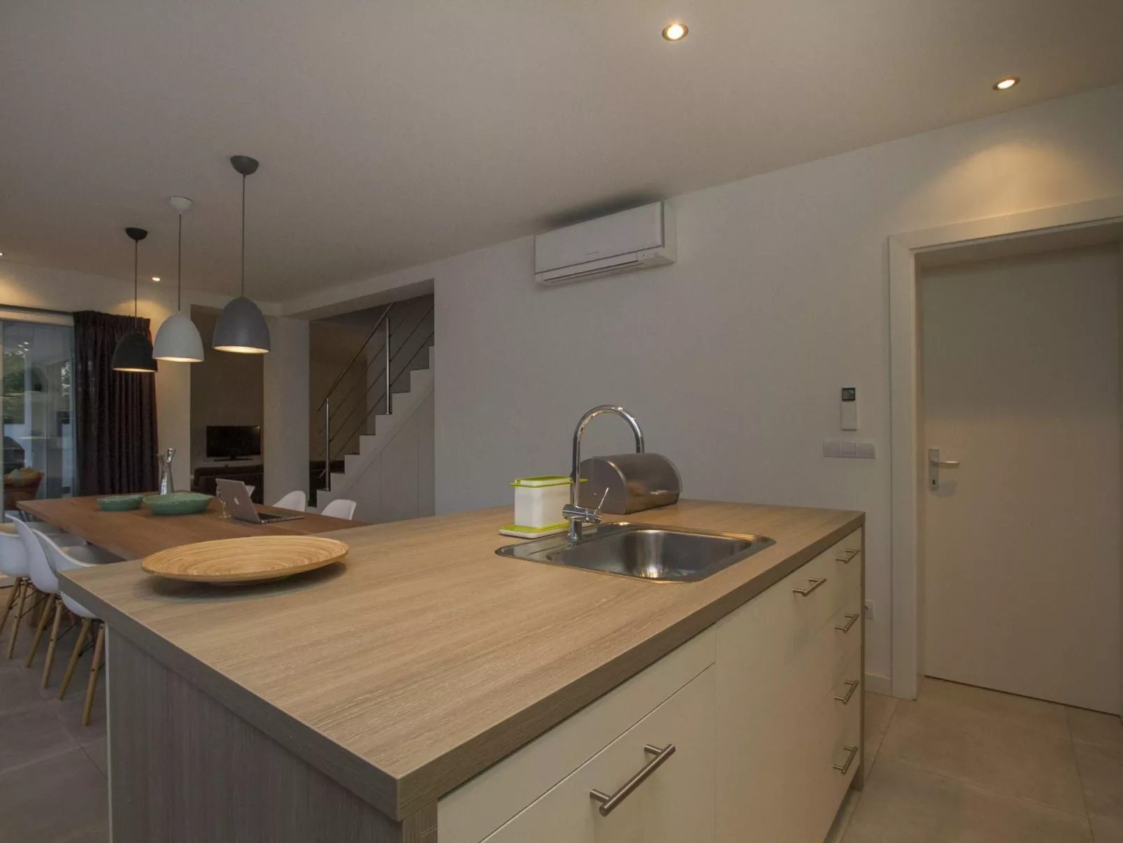 Villa mit Pool-Inside