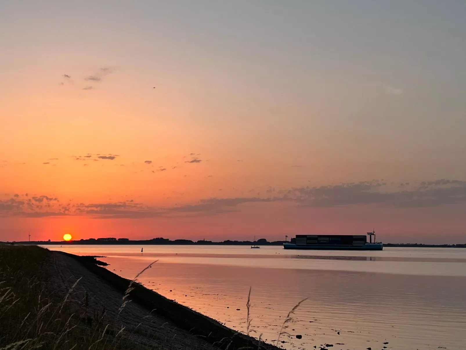 In Stavenisse mit gemütlicher Terrasse-Draußen