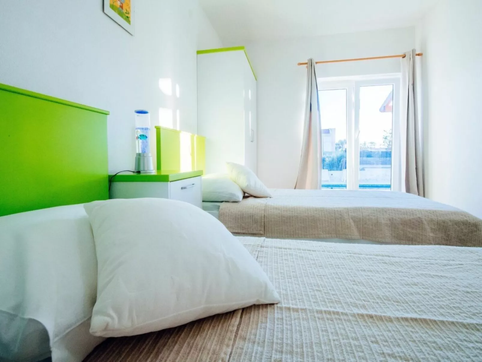 Ana Dreams - von TA Leut Agency-Inside