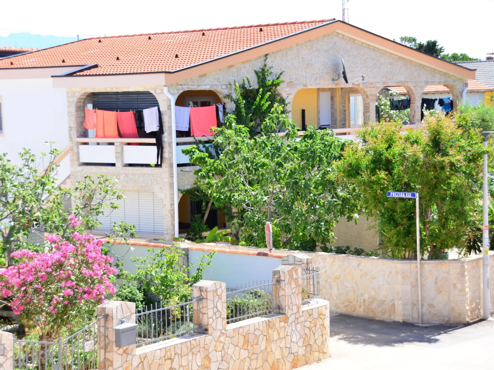 Moderne Ferienwohnung für 4 Personen-Draußen