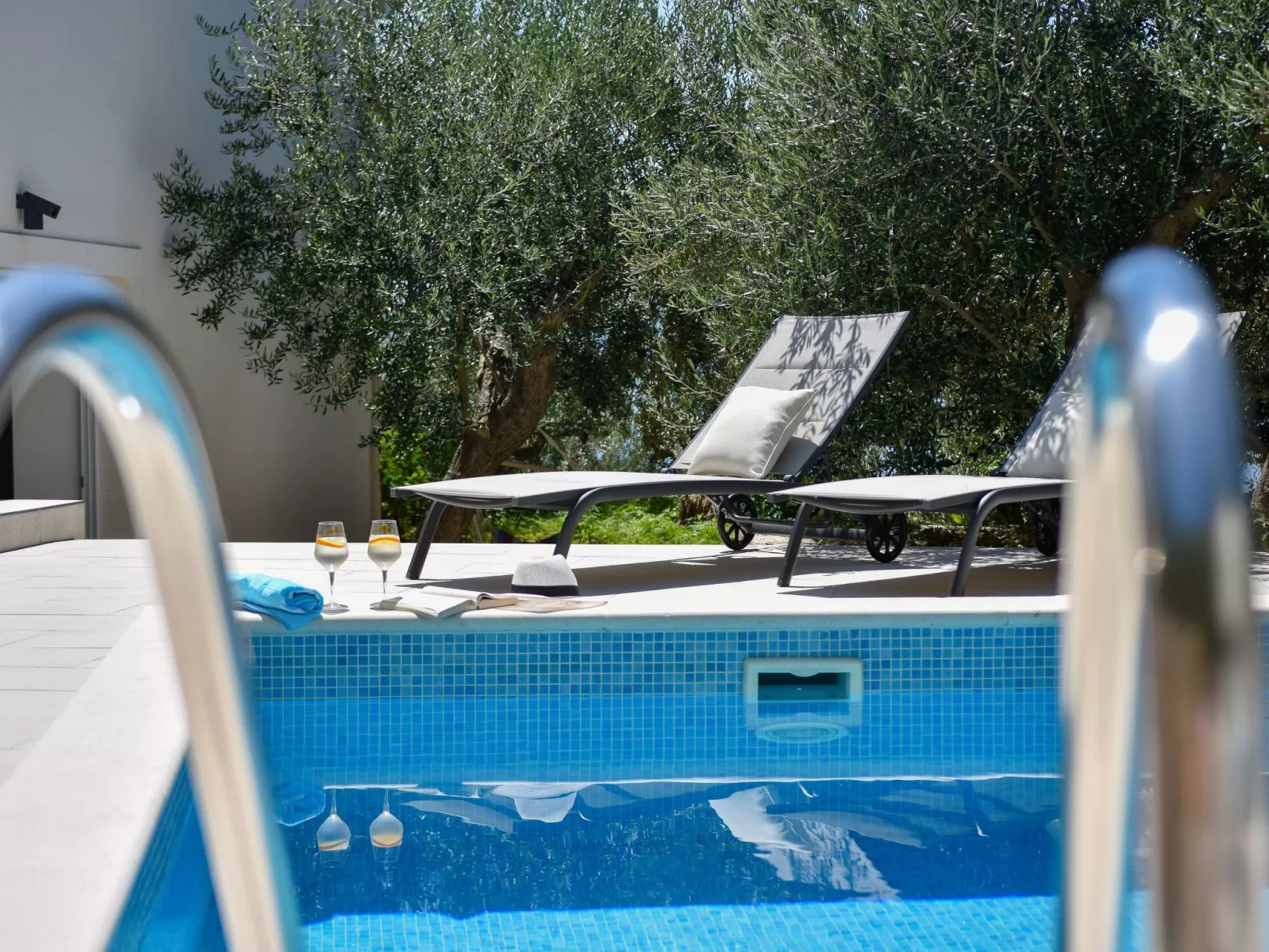 3 Schlafzimmer Villa mit beheiztem Pool und Meerblick-Outside