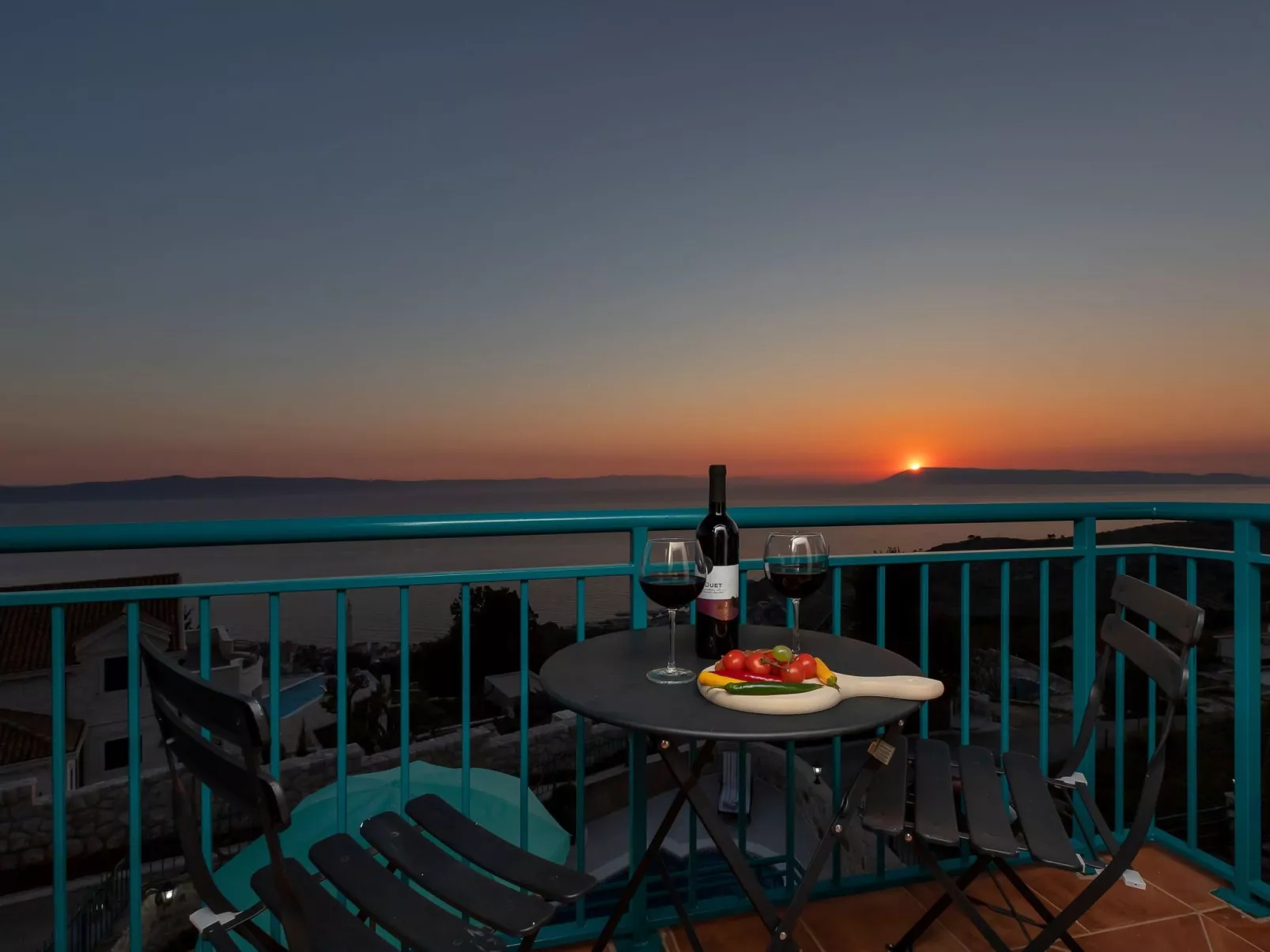 "Podgora" mit Blick auf das Wasser-Outside