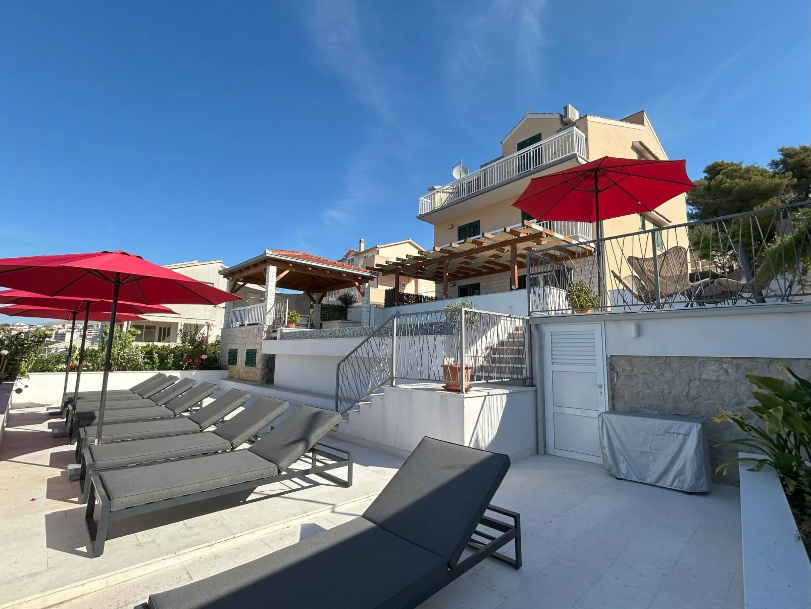 Beheizter Infinity-Pool, Wohnung mit Meerblick3-Outside