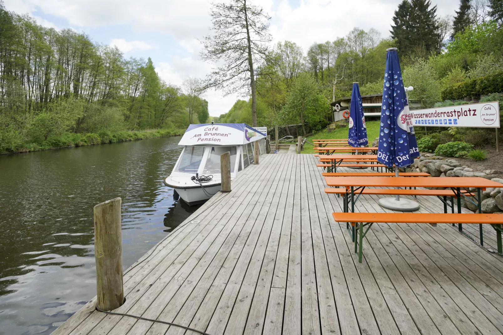 Ferienhaus Eldeblick 6 Personen direkt am Eldeufer in Parchimn-Exterior summer