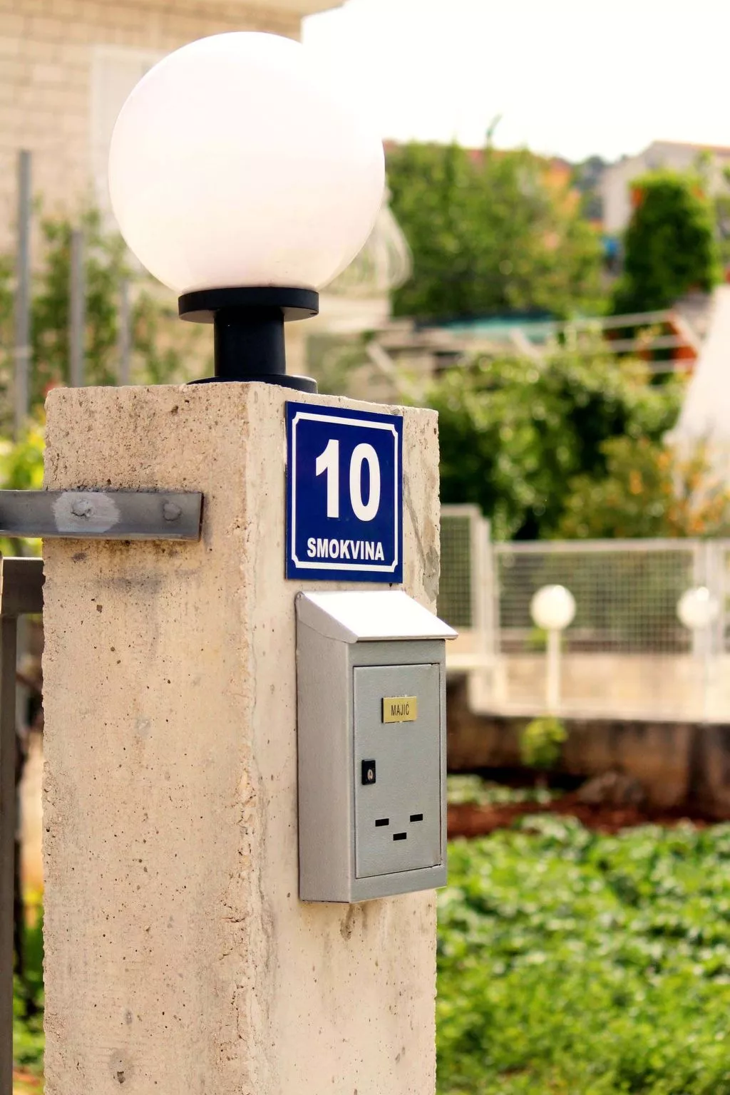 Mit zwei Balkonen-Dehors