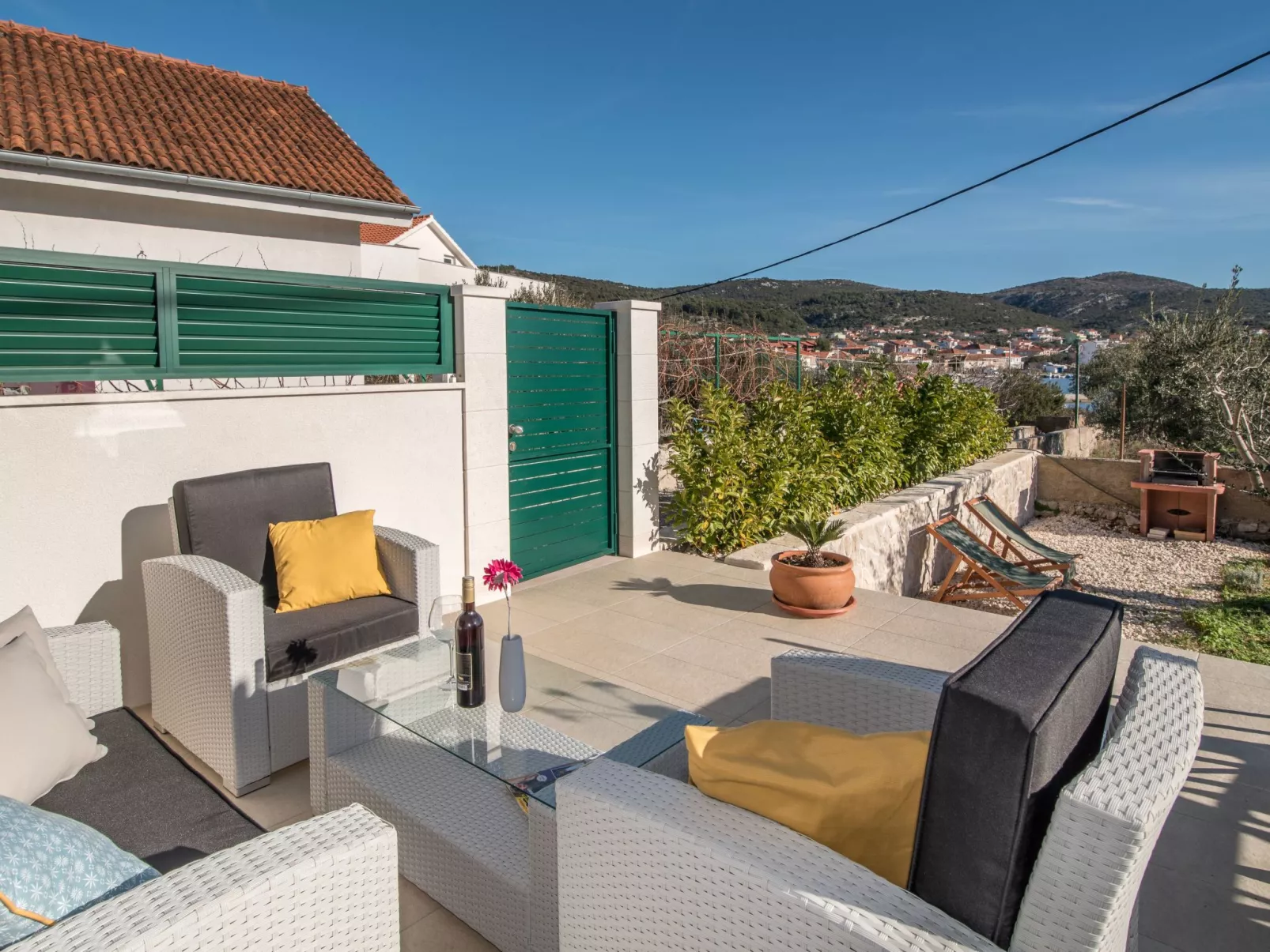 Modernes Ferienhaus mit Terrasse und Meerblick-Drinnen