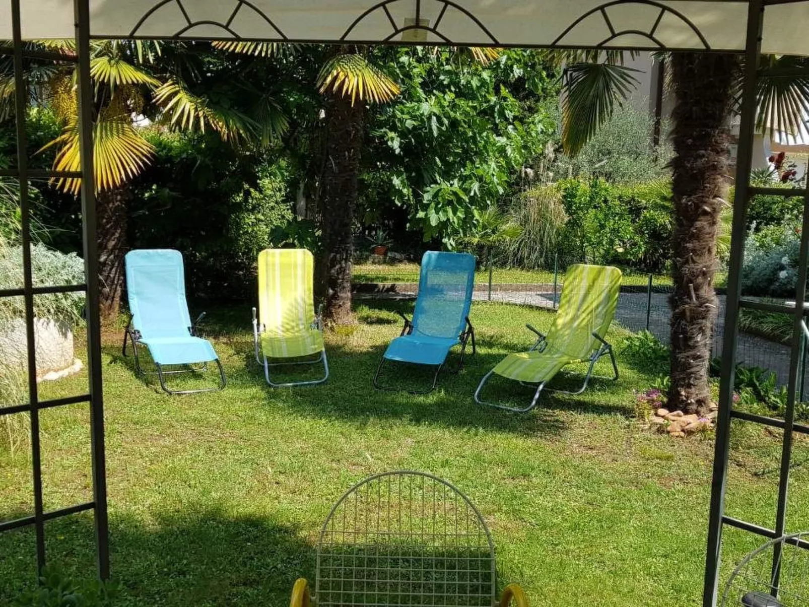 Wohnung 'Ivaana' mit Privatparkplatz-Draußen