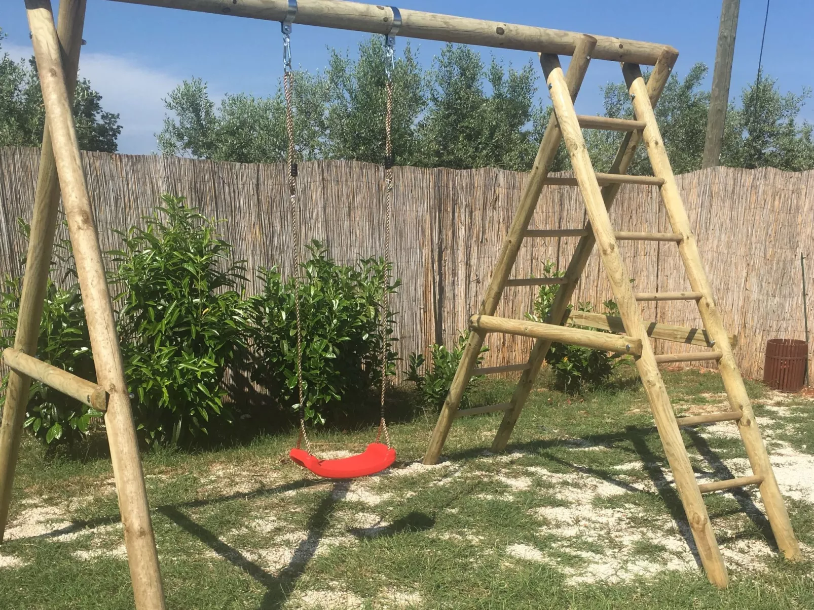 Haus Nina mit beheiztem Schwimmbad-Draußen