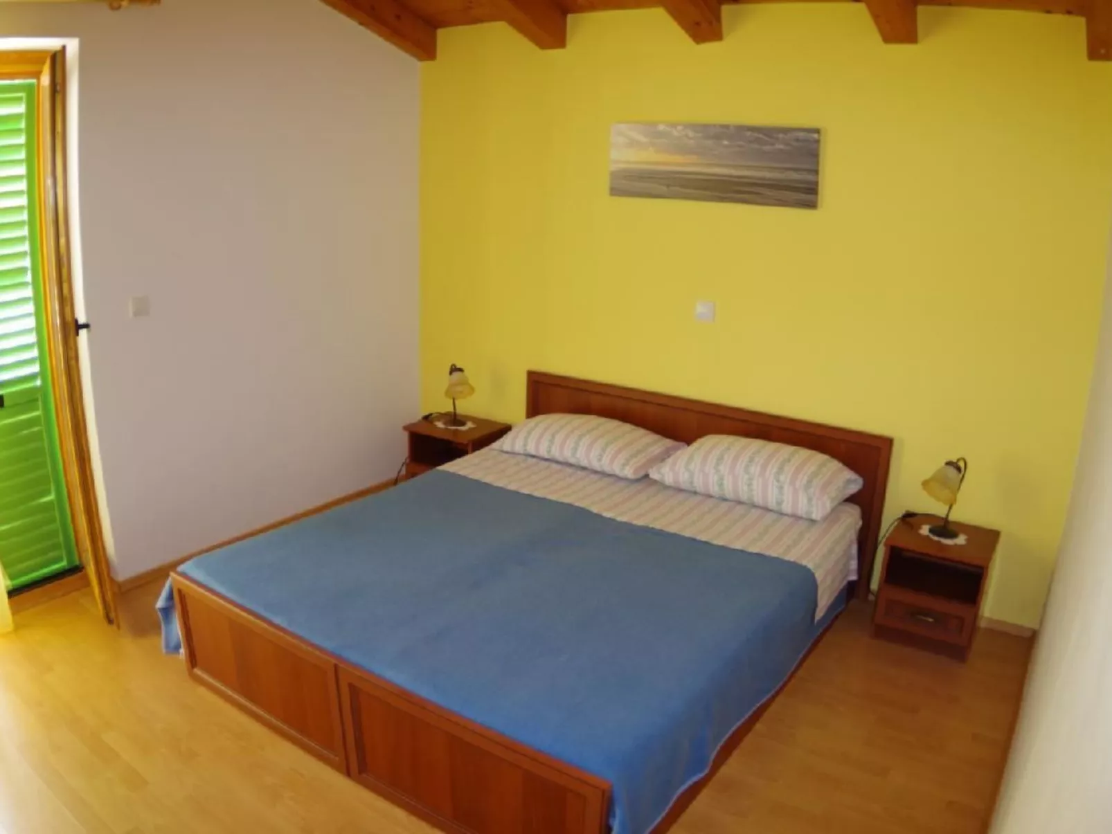 "Elvis", Dorf Sveti Kirn-Inside