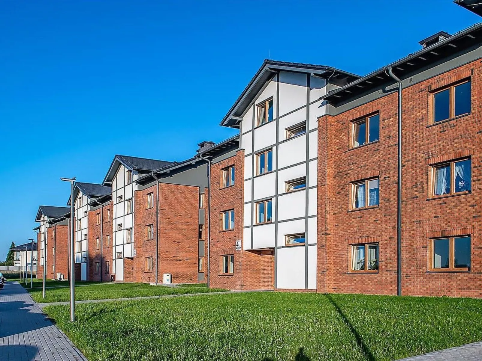 Moderne Ferienwohnung mit Balkon, nur 500 Meter von Meer und Strand entfernt-Draußen