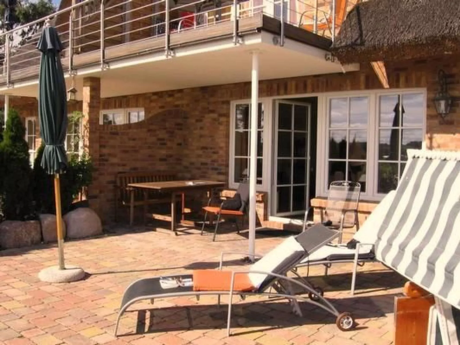 Wunderschönes Appartement mit Garten und Terrasse-Outside