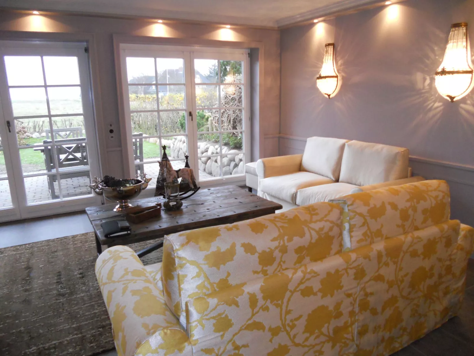 Wünderschöner Hausteil mit Garten-Inside