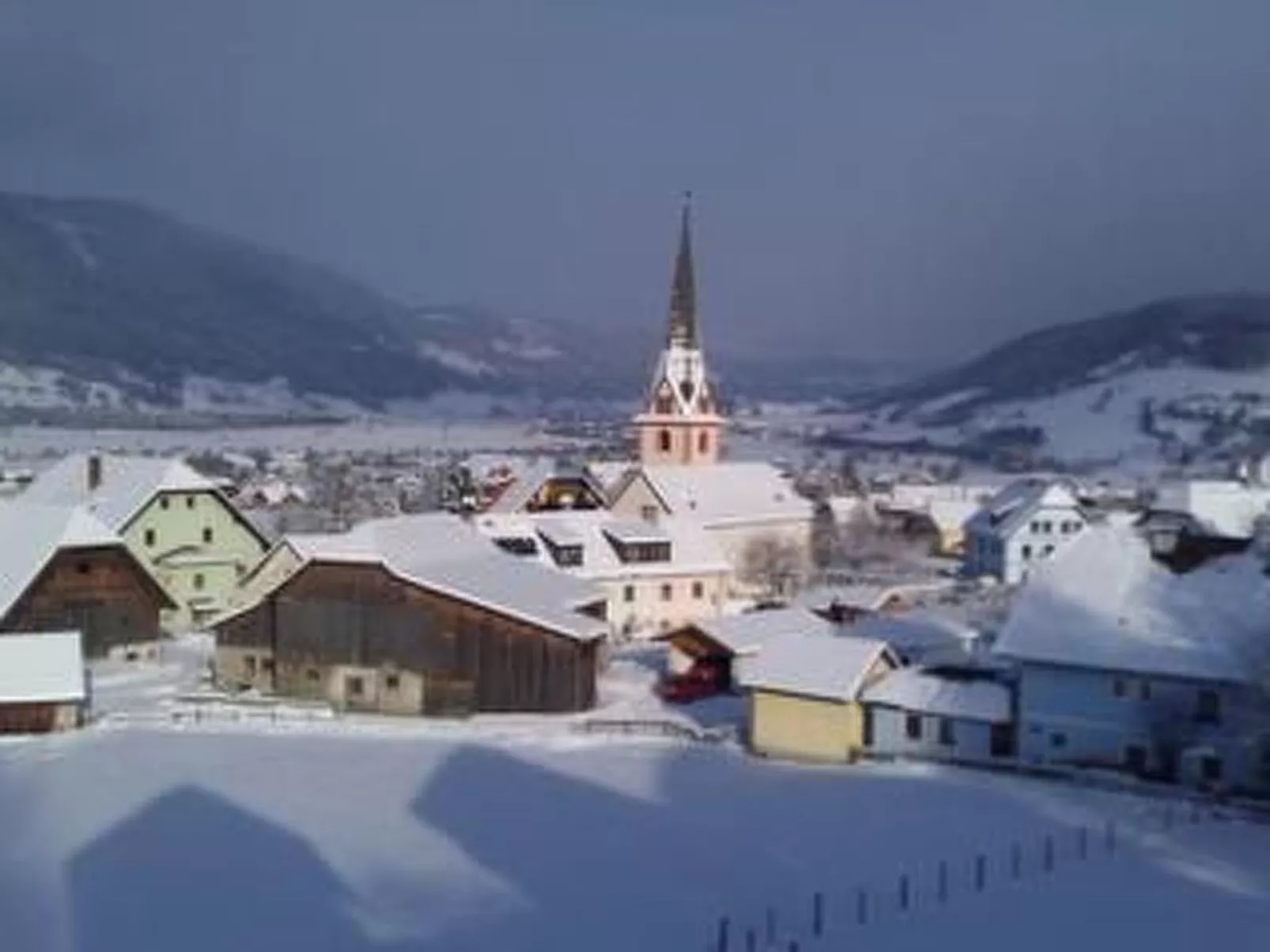 Komfortables Ferienhaus mit Galerie und Balkon-Outside