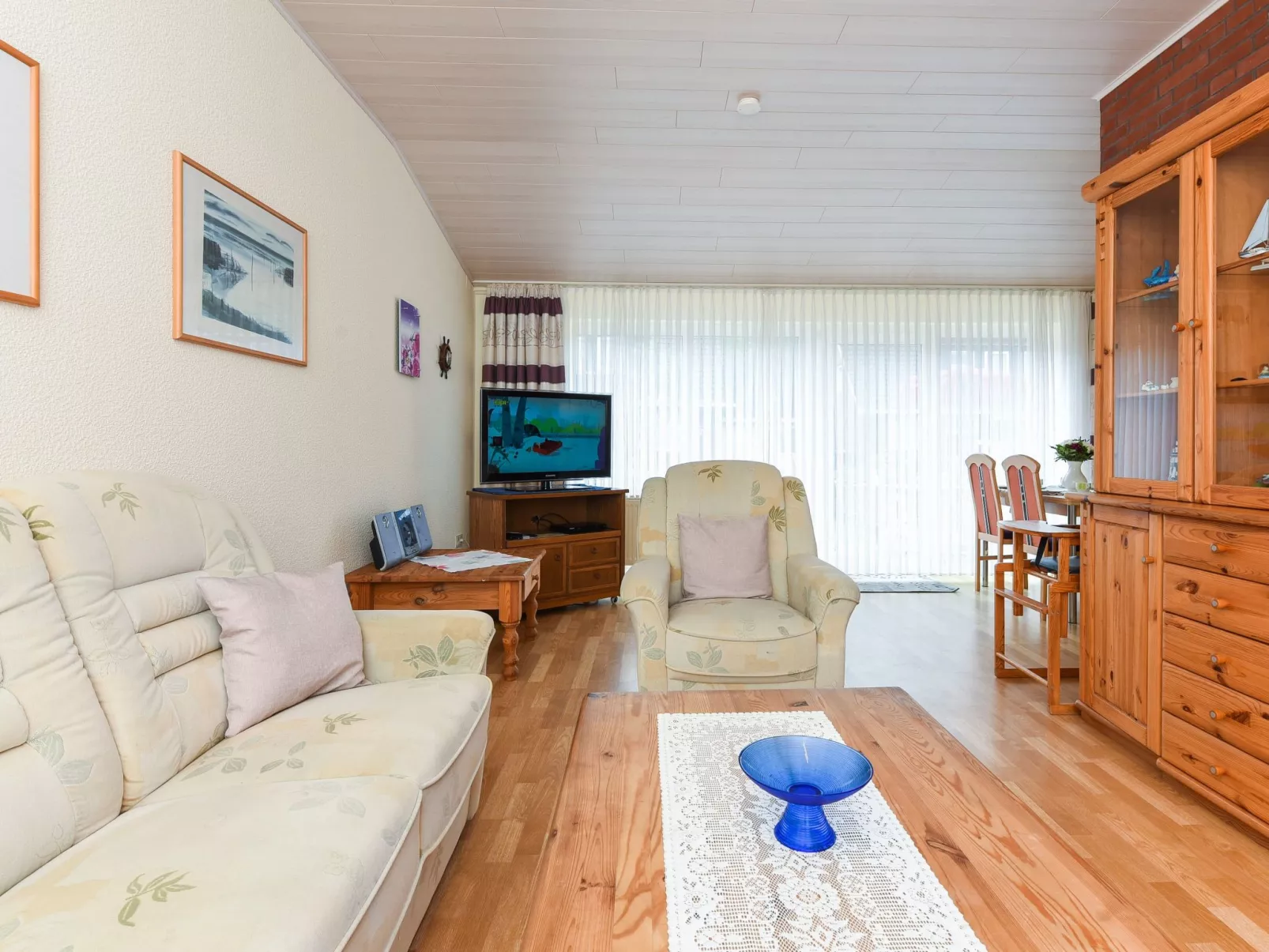 Strandnahes Ferienhaus mit Kinderspielplatz-Dedans