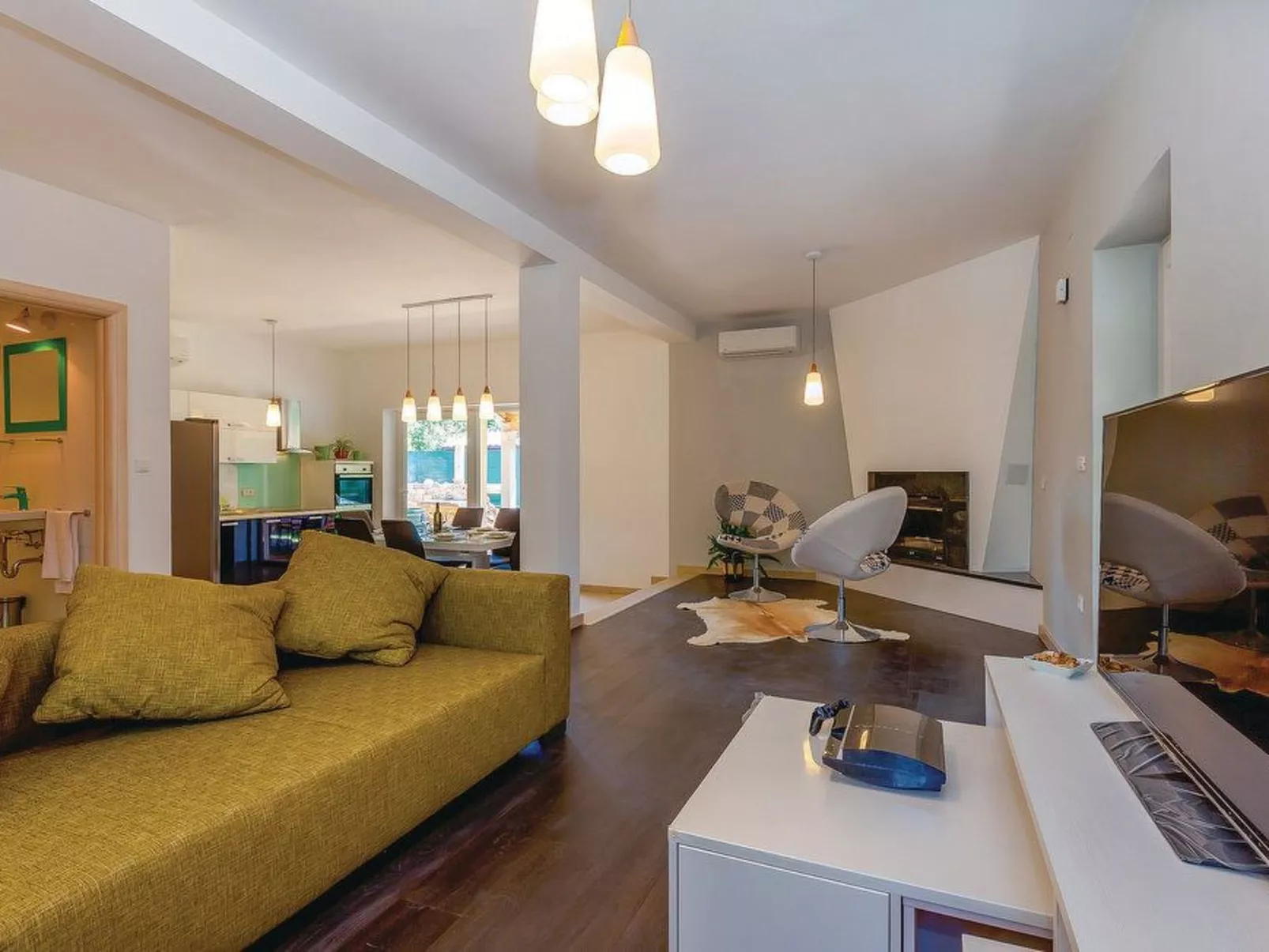 Geräumige, topmoderne Ferienvilla mit eigenem Pool-Inside