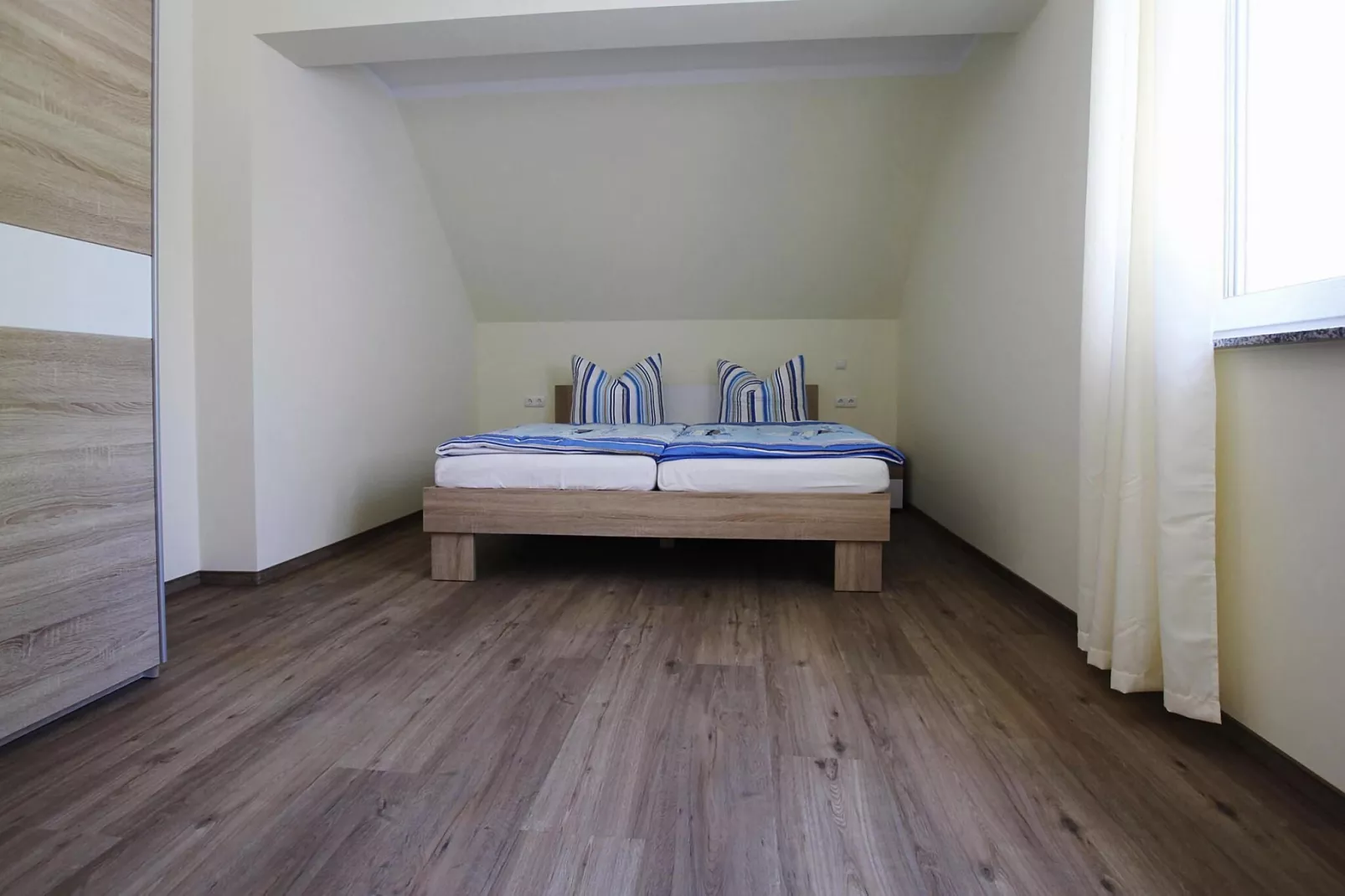 Apartment Hafenflair / Haus 1 OG-Wohnung 3 8 Pers-Bedroom