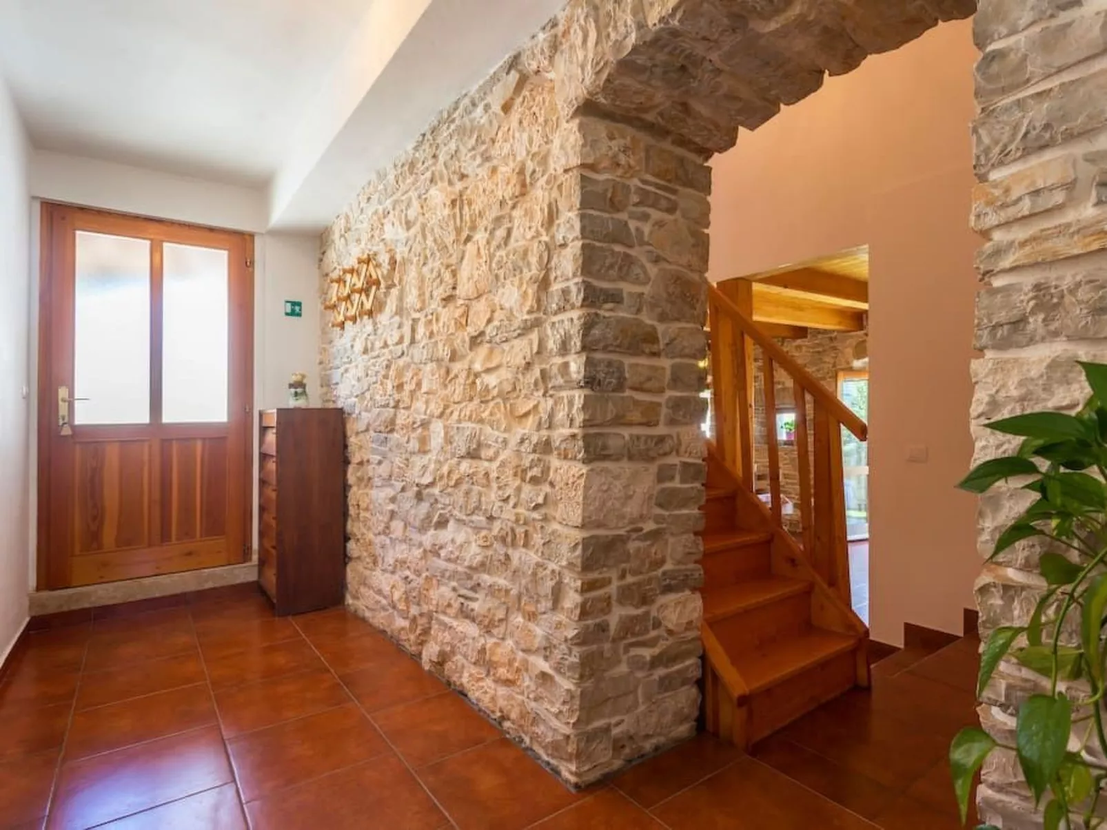 Modernes Ferienhaus in Vadreš mit Privatem Pool-Dedans