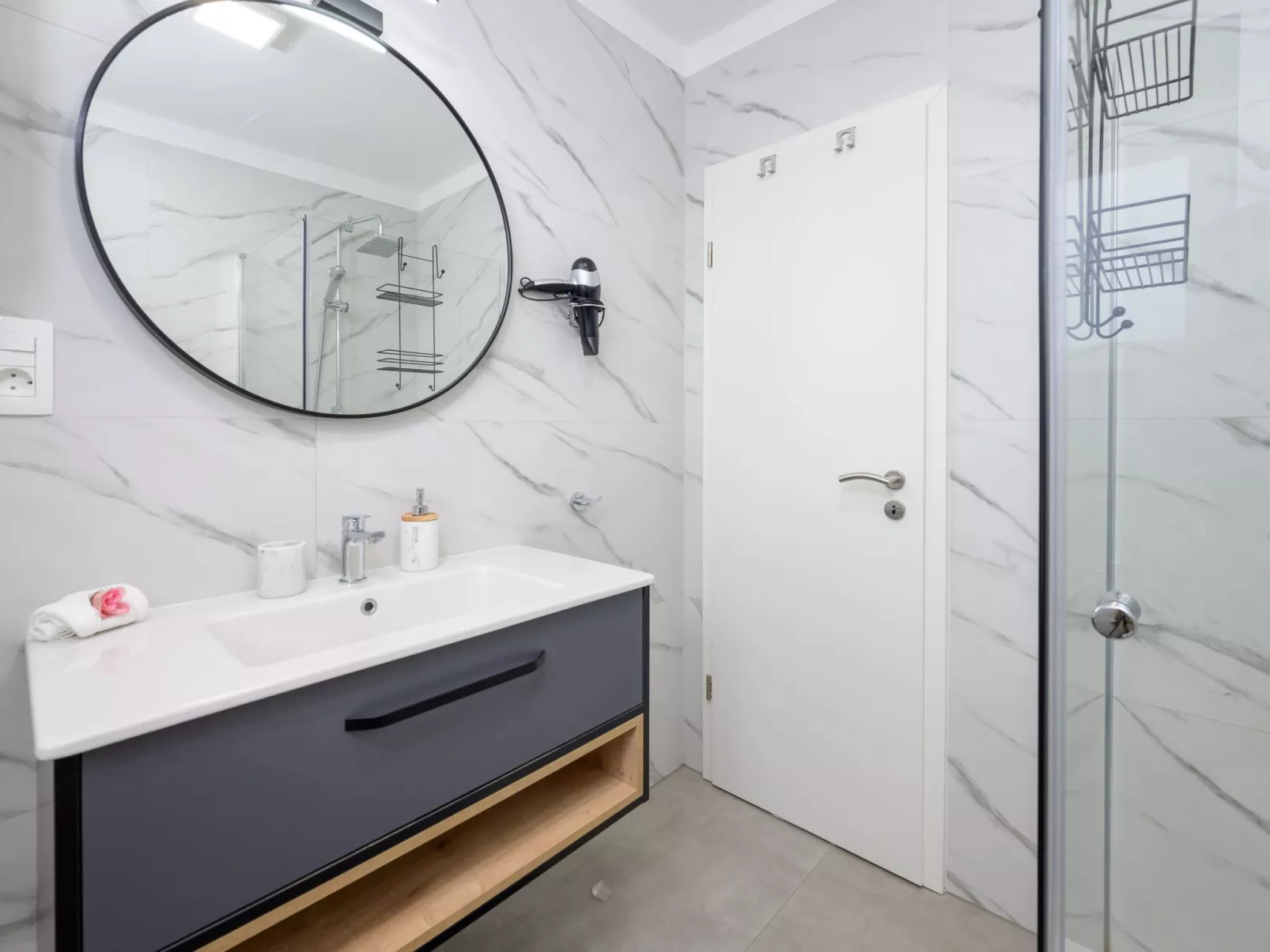 Stilvoll eingerichtete Ferienwohnung 4-Dedans