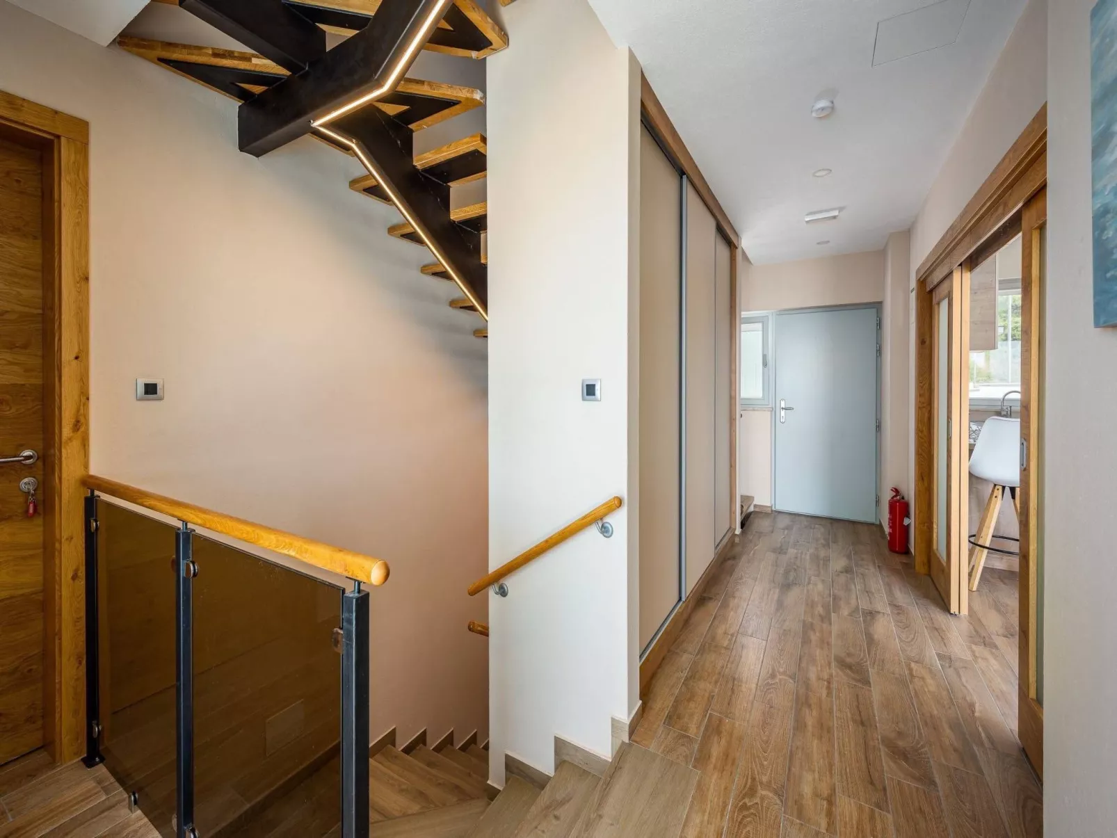 Cedar in Stoja mit großzügigem Garten-Inside