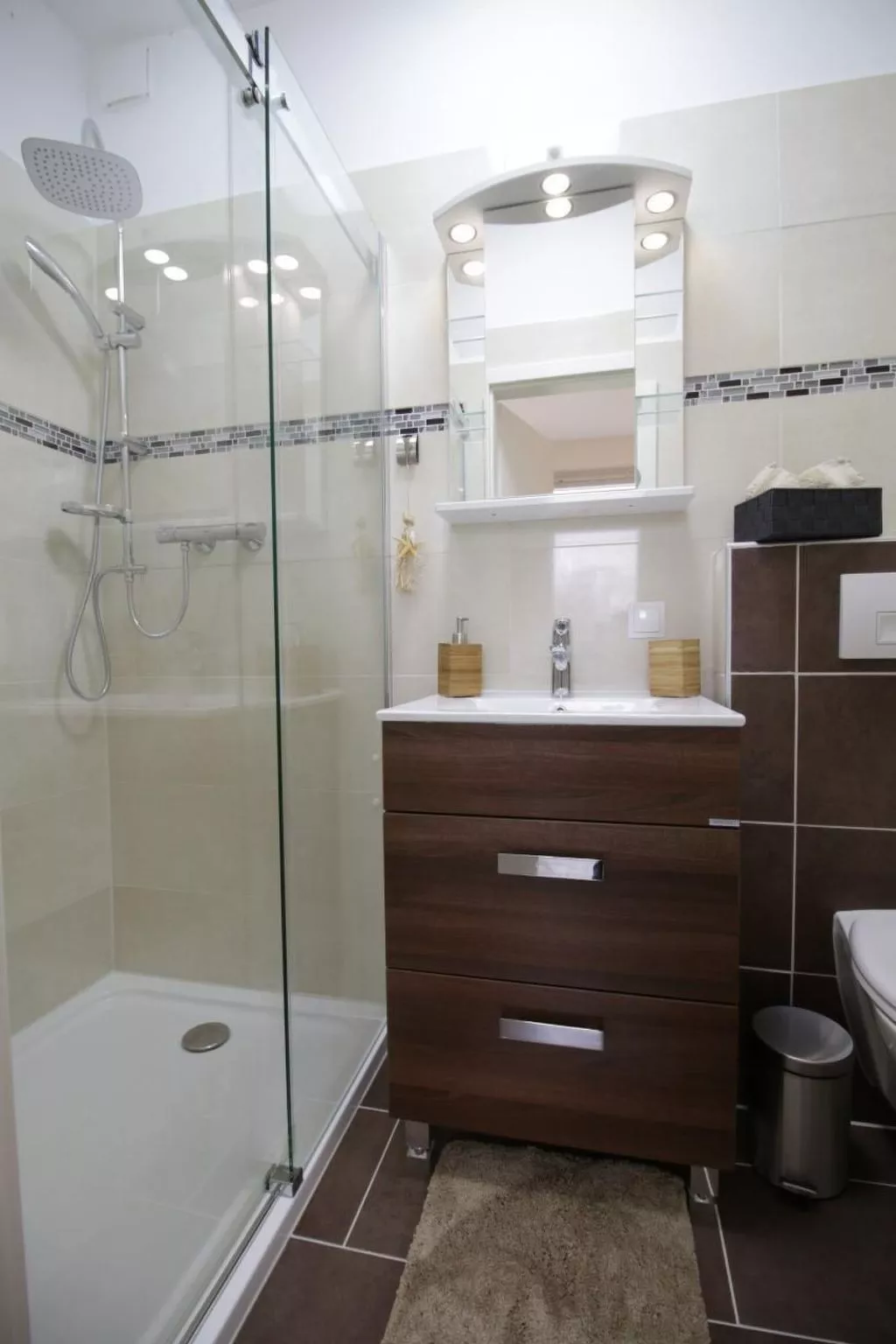 Camp  de Mar - Inside