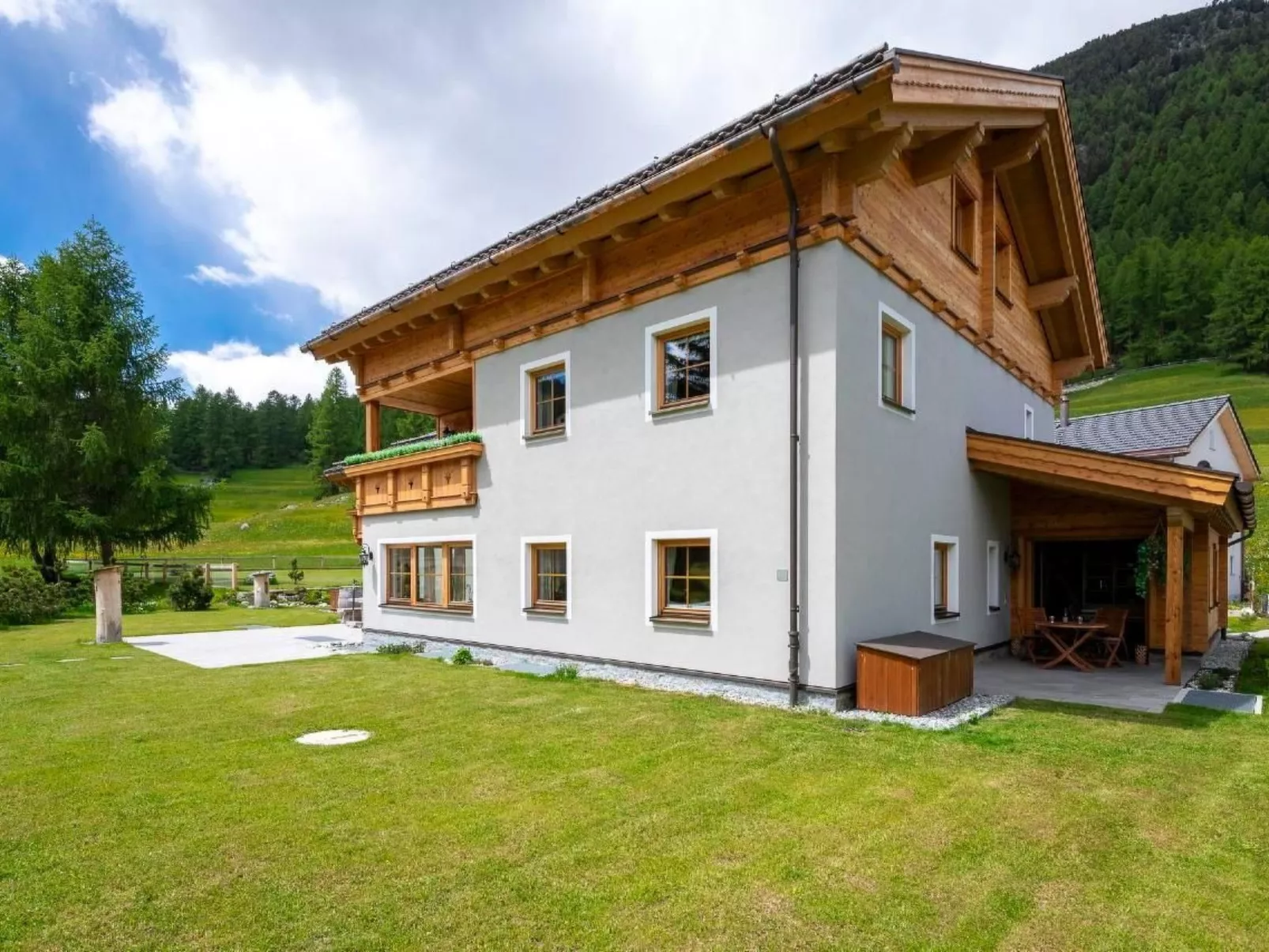 Engadin Chalet Apart-Outside