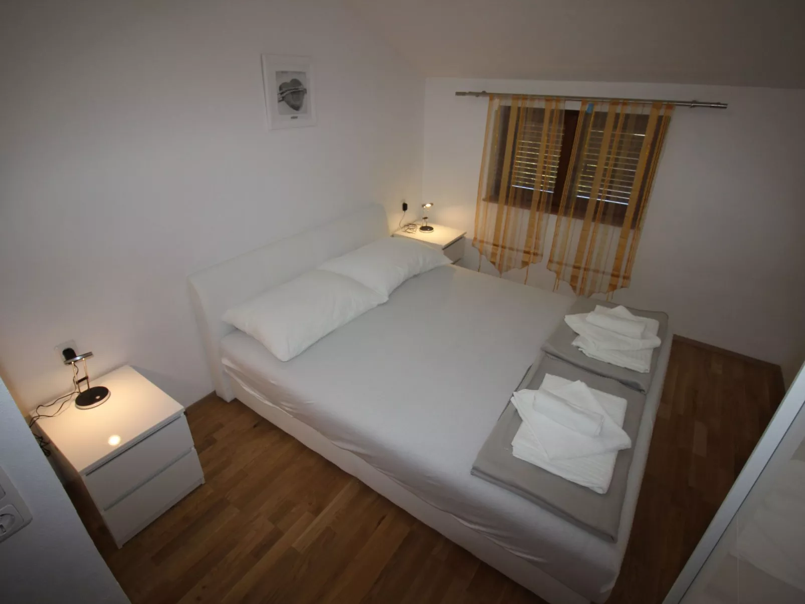 "Manda3" mit Blick auf das Wasser-Inside