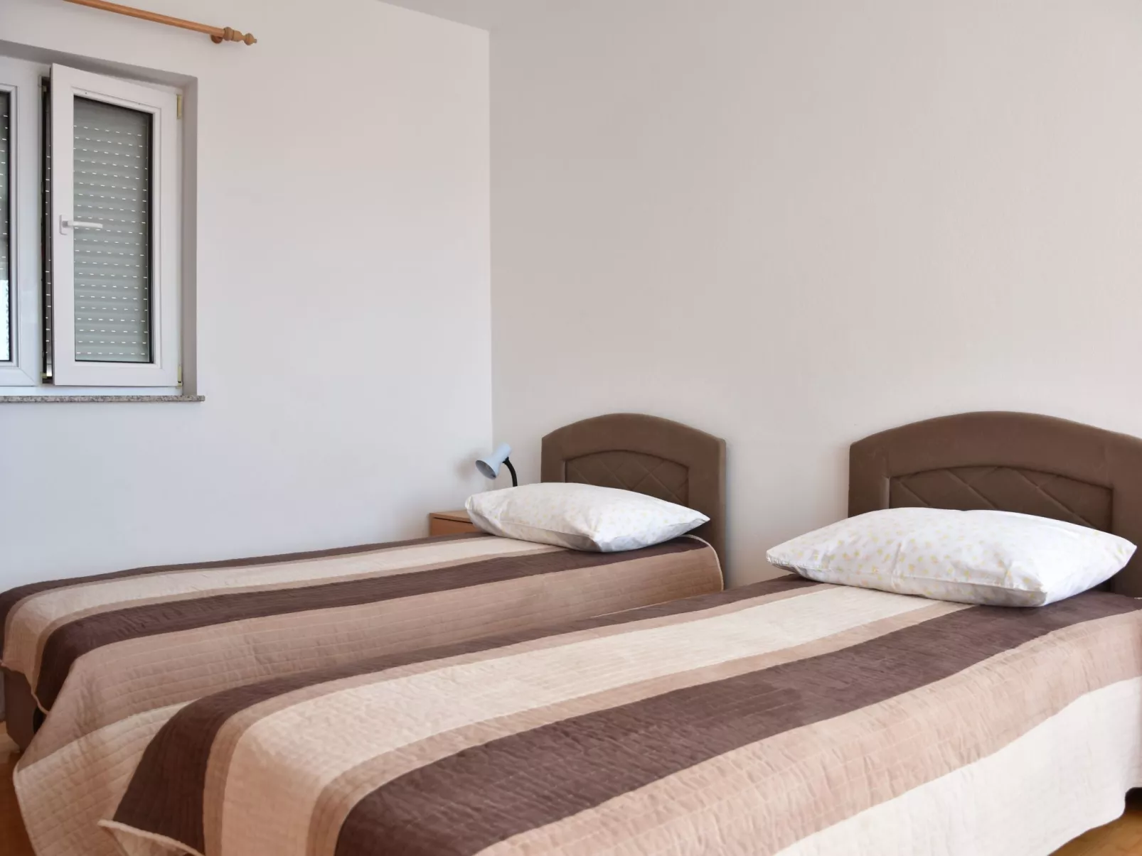 Ruhiges Ferienhaus mit Balkon und Garten-Inside