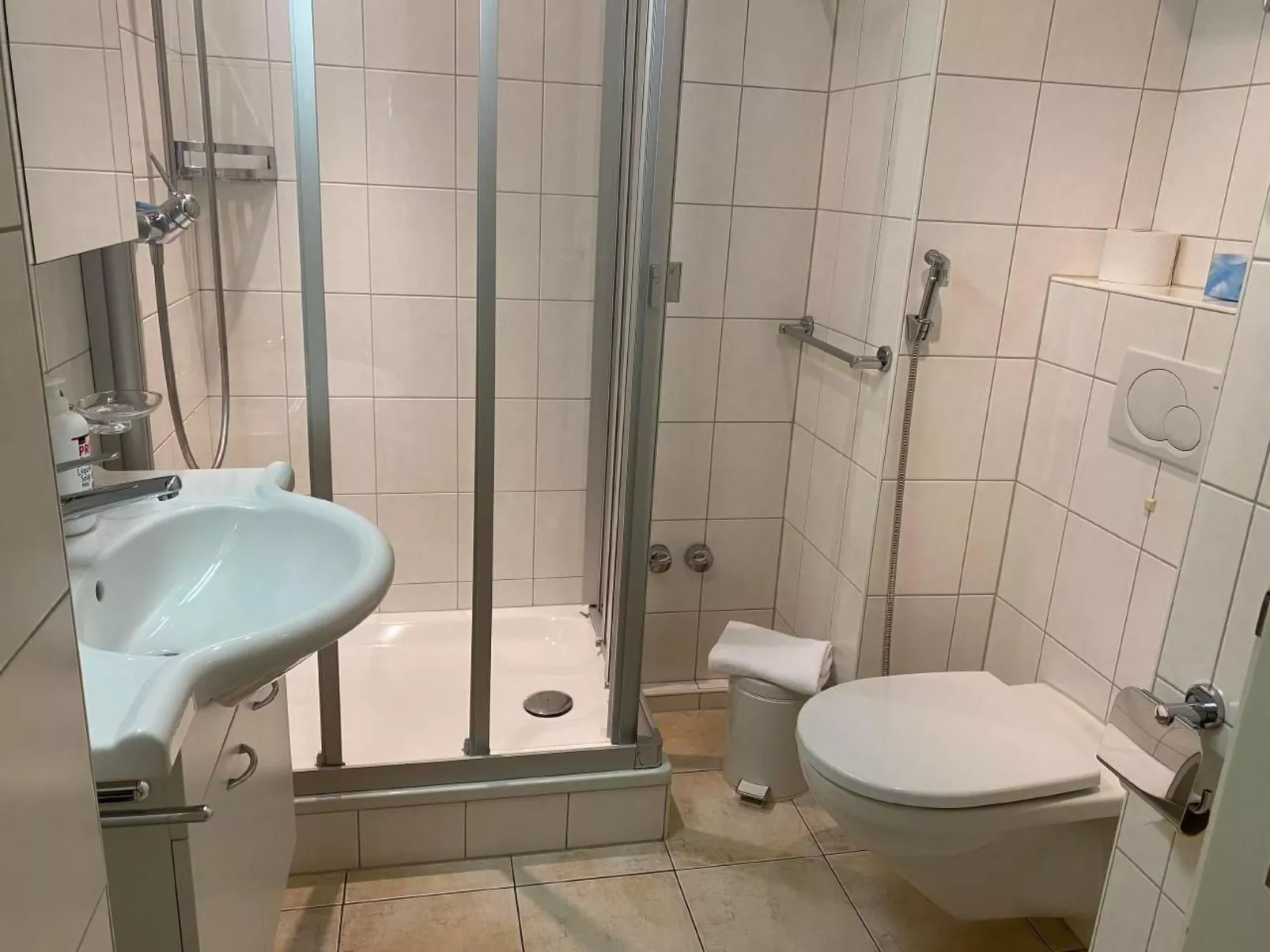 Chesa Robinson 4-Inside