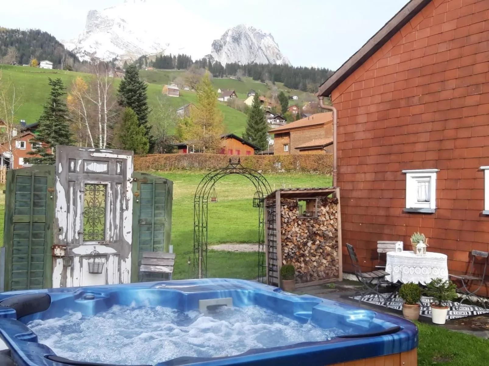 Studio Chic mit Whirlpool-Dehors