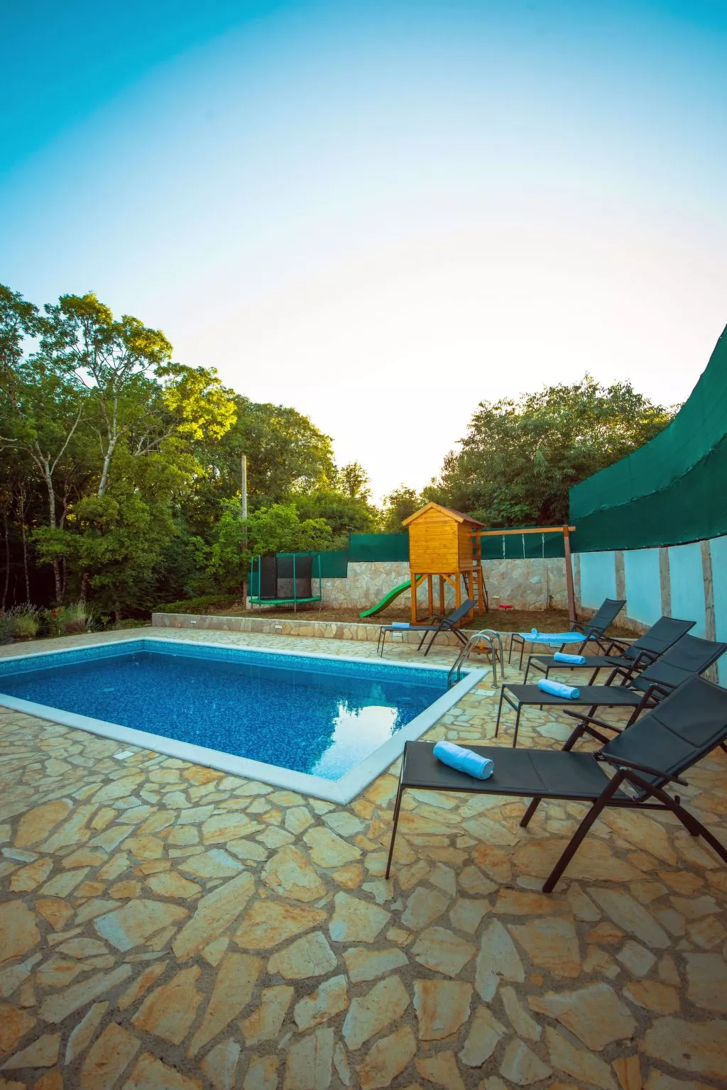 Haus in Grubine mit Außenpool-Draußen