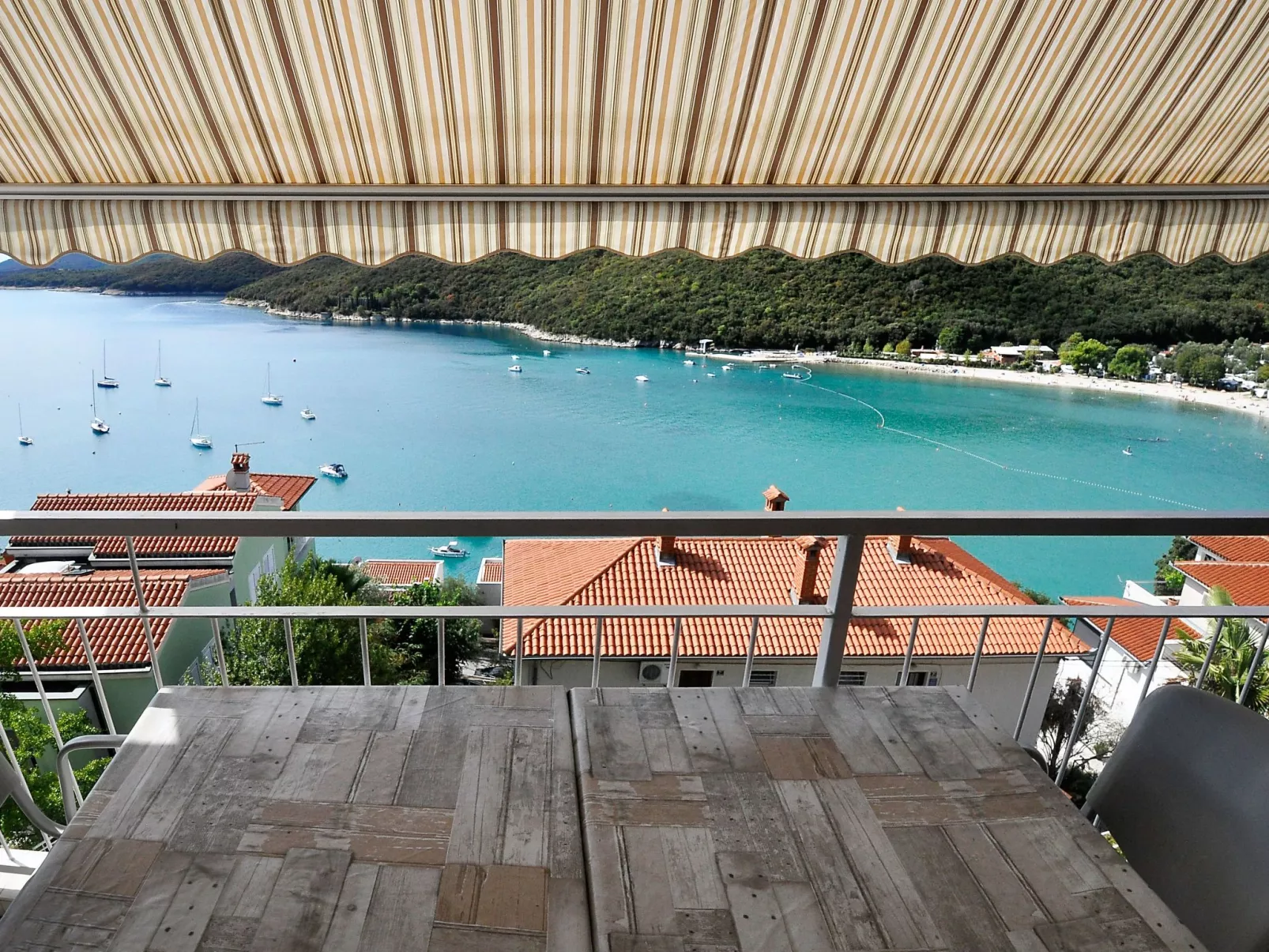 Drei-Zimmer-Wohnung in der Nähe des Meeres-Outside