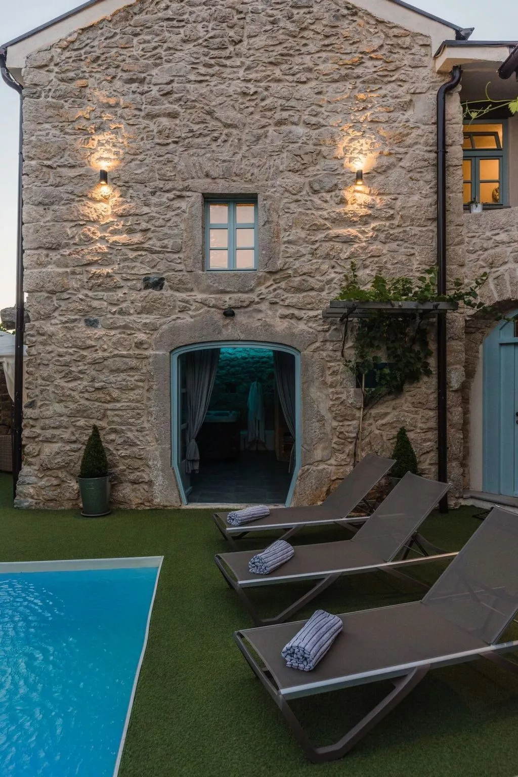 Ferienvilla "Ivka" mit Blick auf das Wasser-Outside