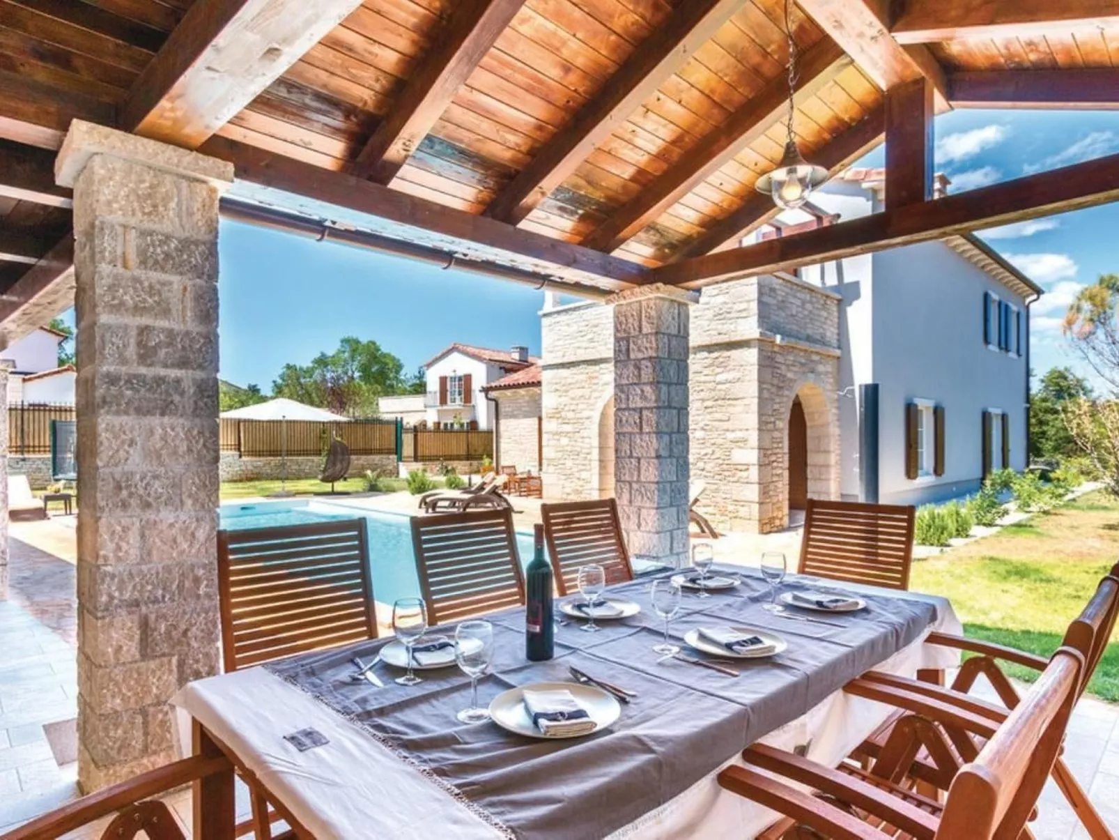 Mit Whirlpool und Sauna-Draußen