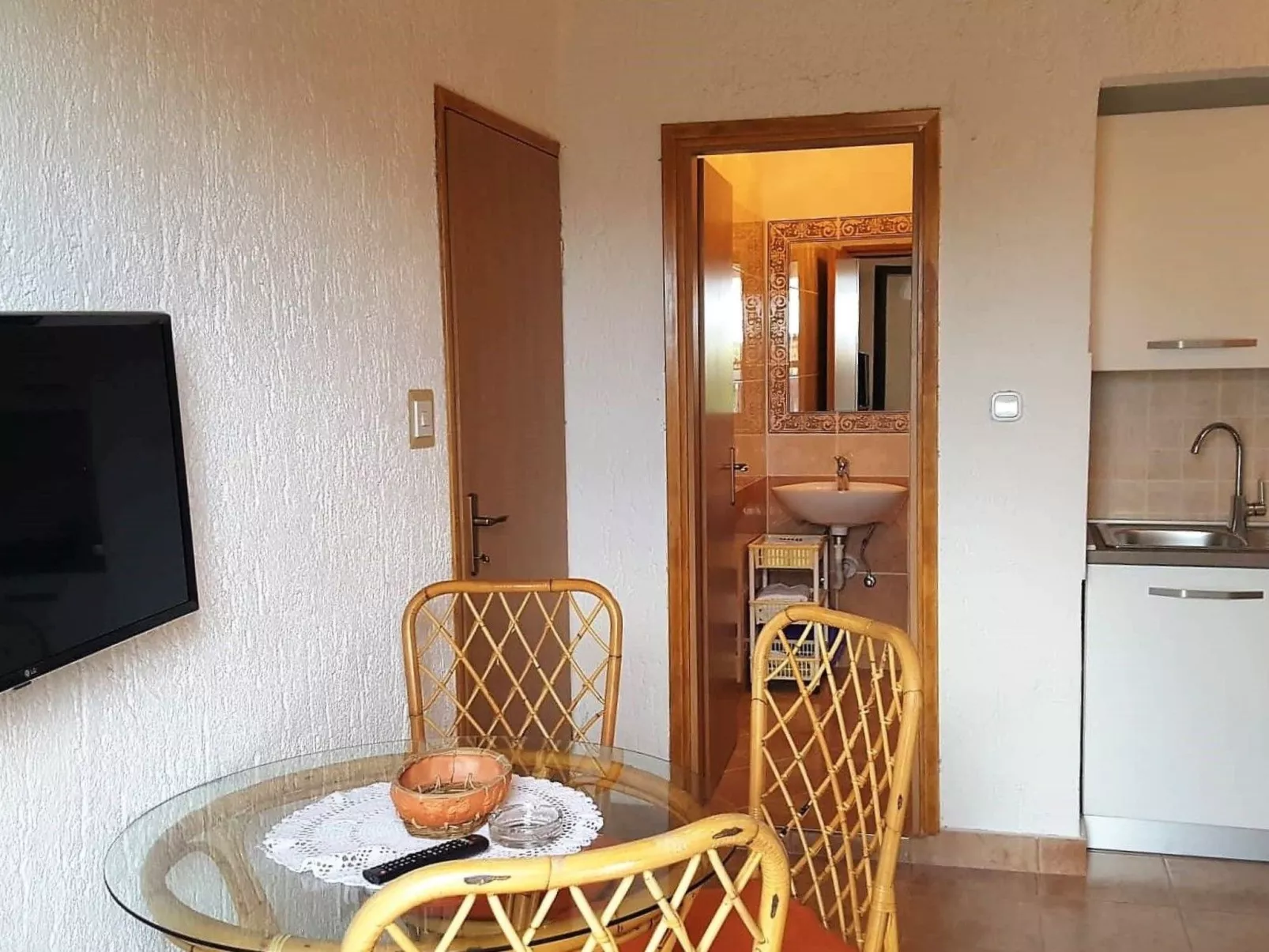 Kleine Wohnung mit schönem Balkon - Image-tags.info