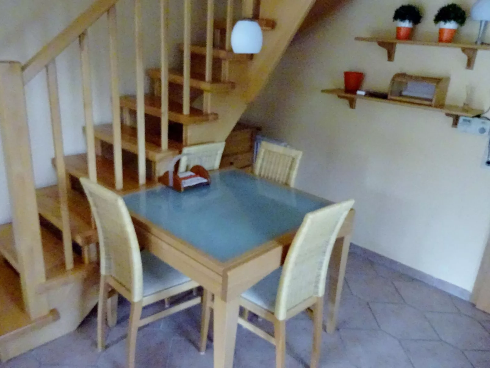 Komfortable Doppelhaushälfte und großem Garten-Drinnen