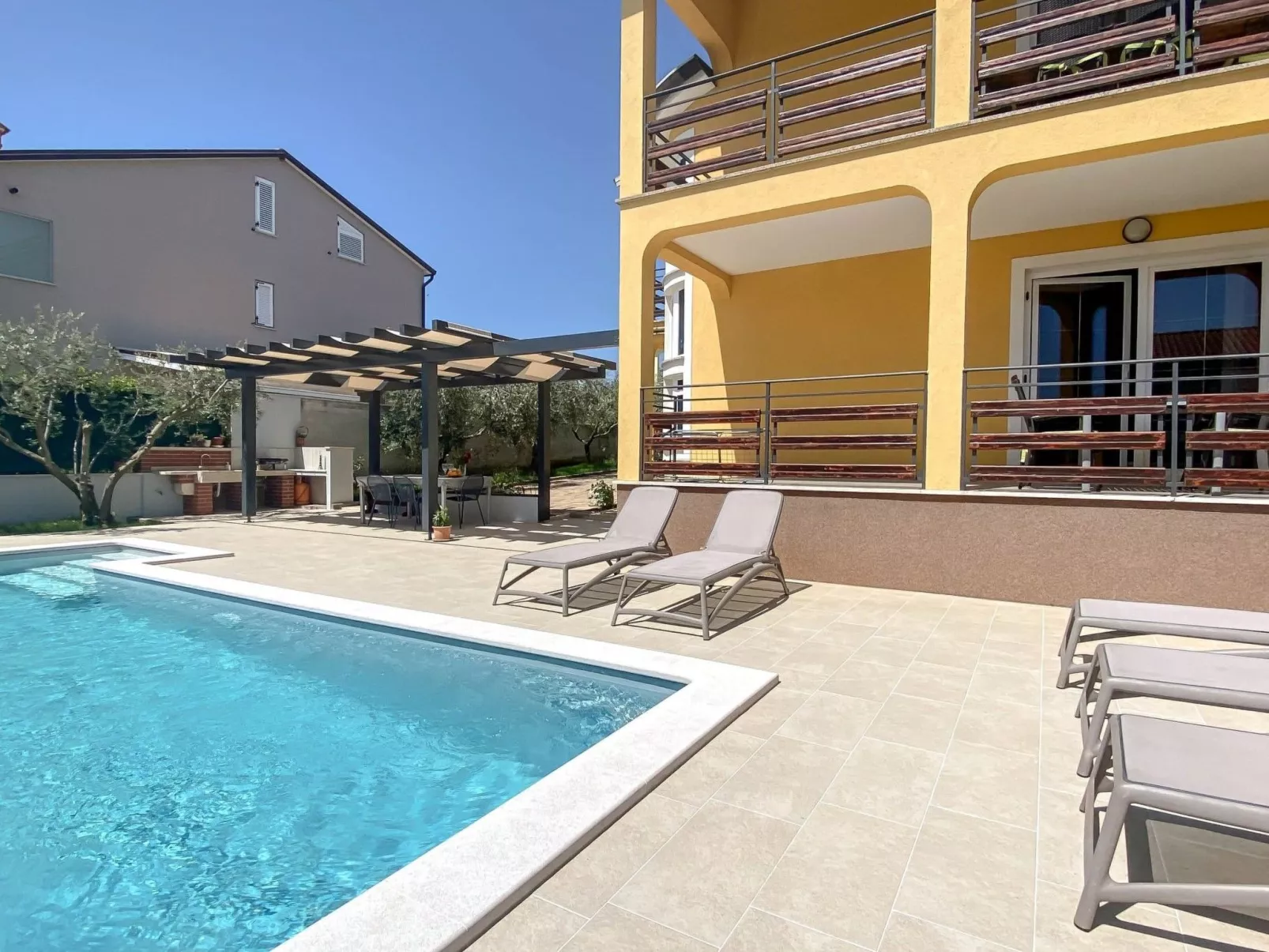 Villa "Chiara" mit privatem Pool-Outside