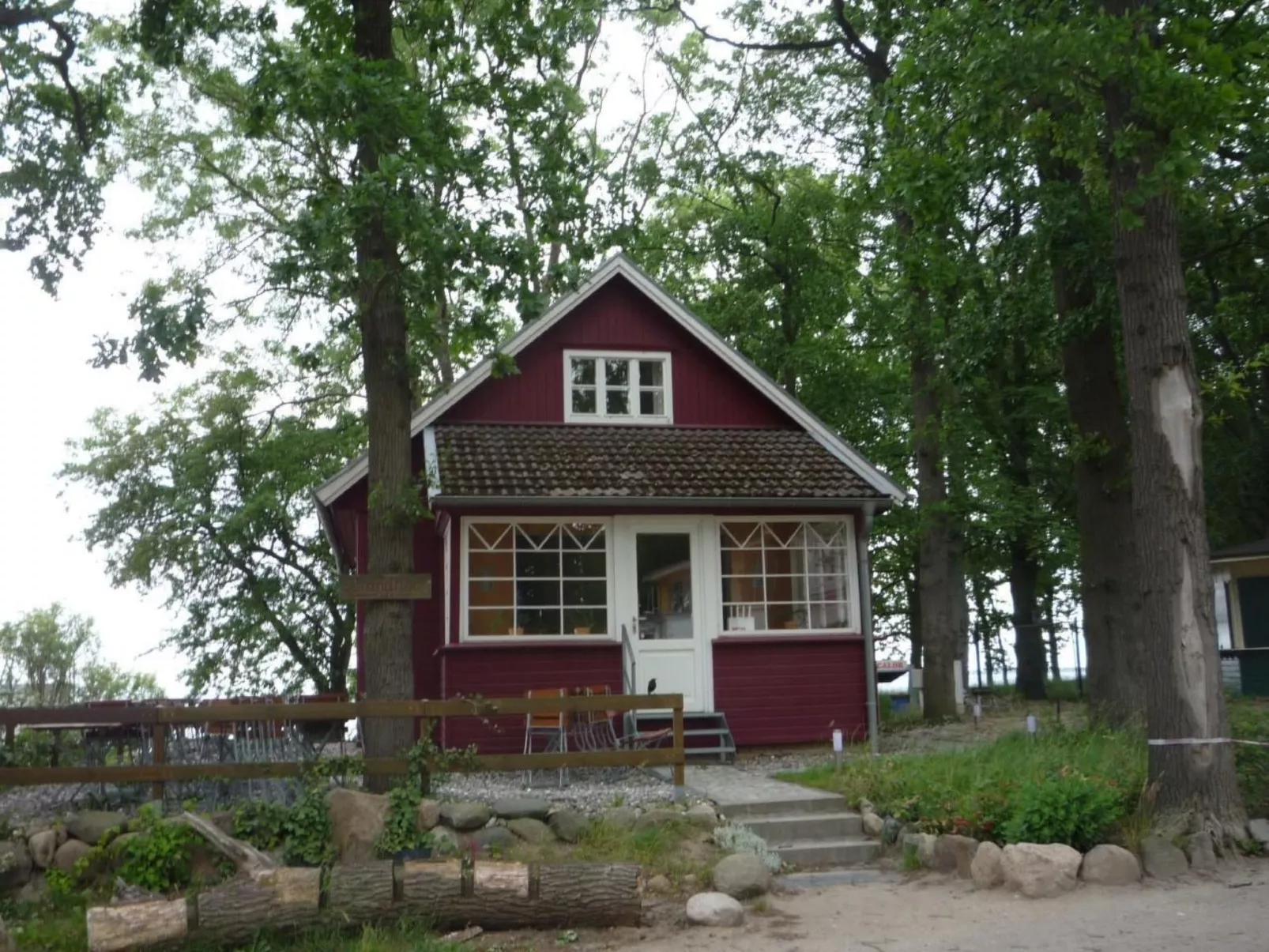 Gemütliches Schwedenhäuschen mit Terrasse-Draußen