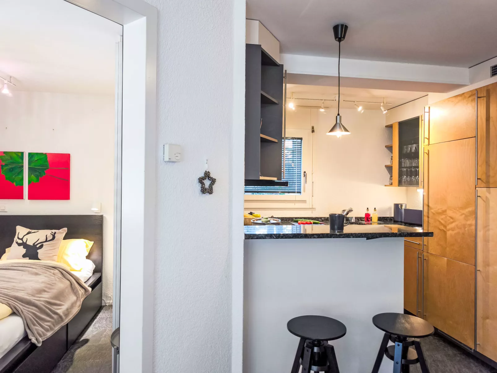 Silence, Apt. P-Drinnen