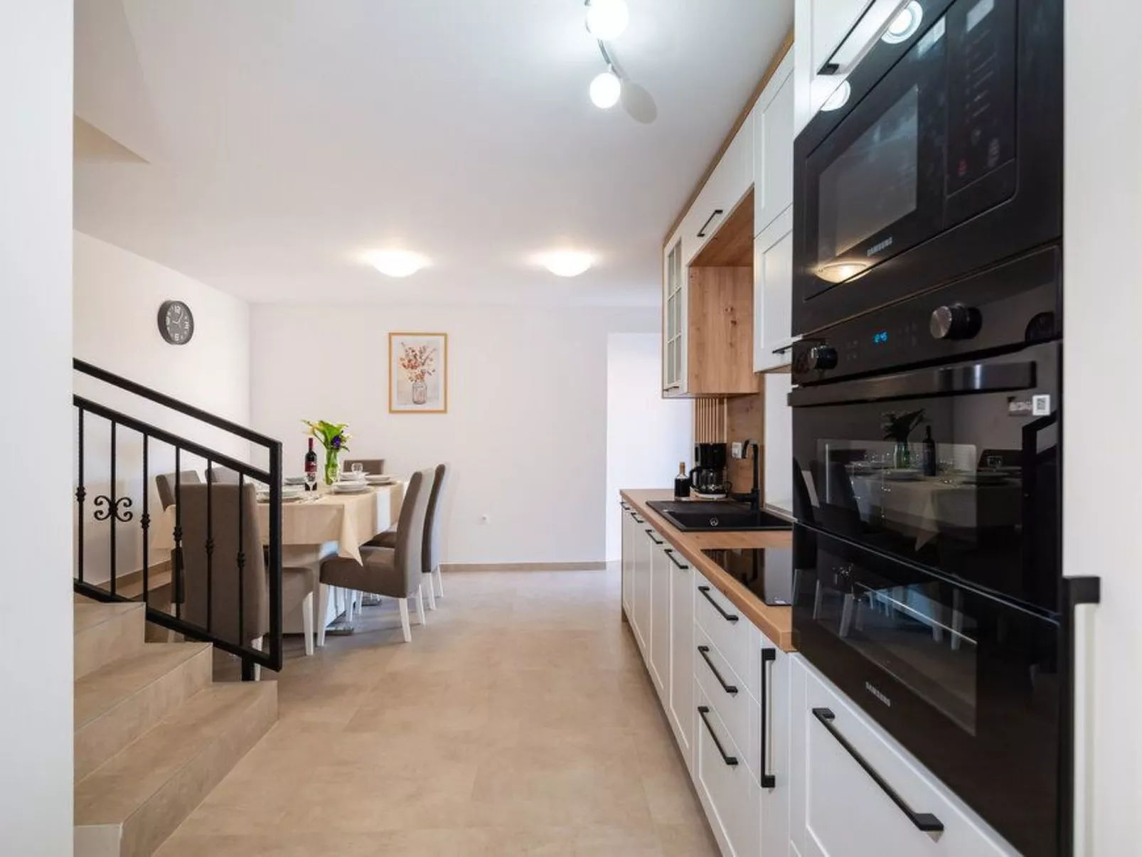 Mit Jacuzzi-TA Leut Agency-Inside