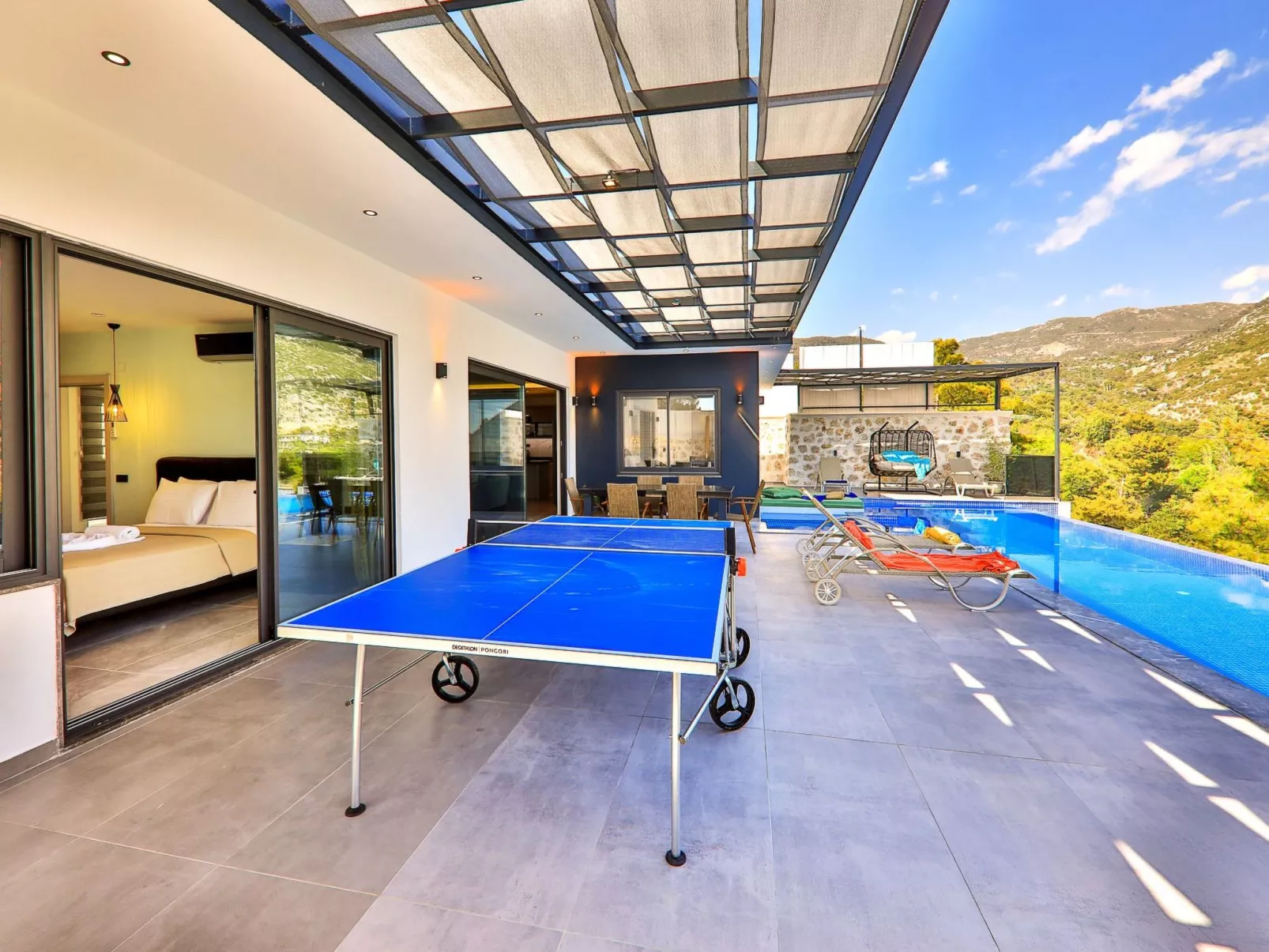 Mediterranean 2-Drinnen