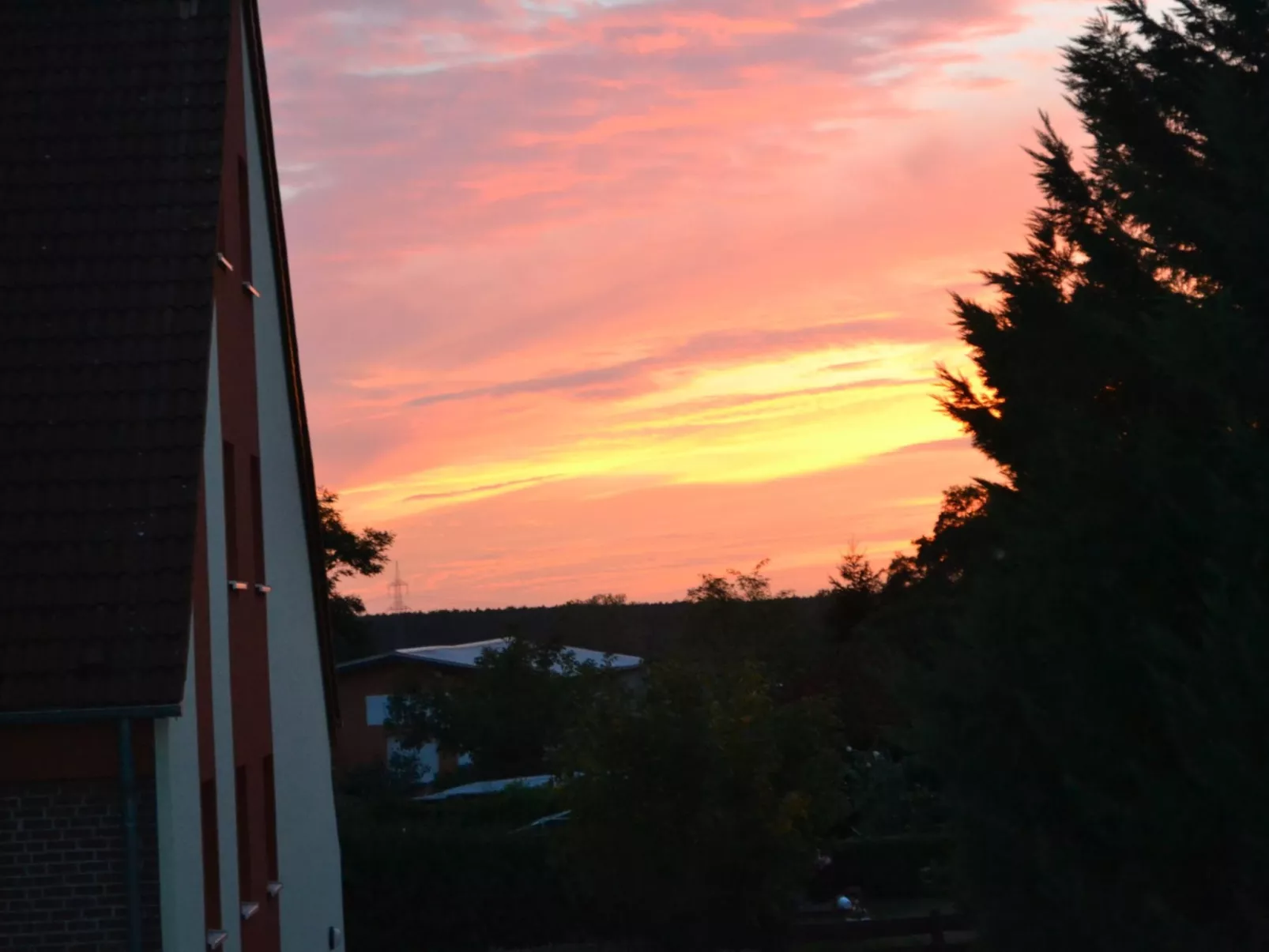 Großzügige Ferienwohnung mit Terrasse-Draußen