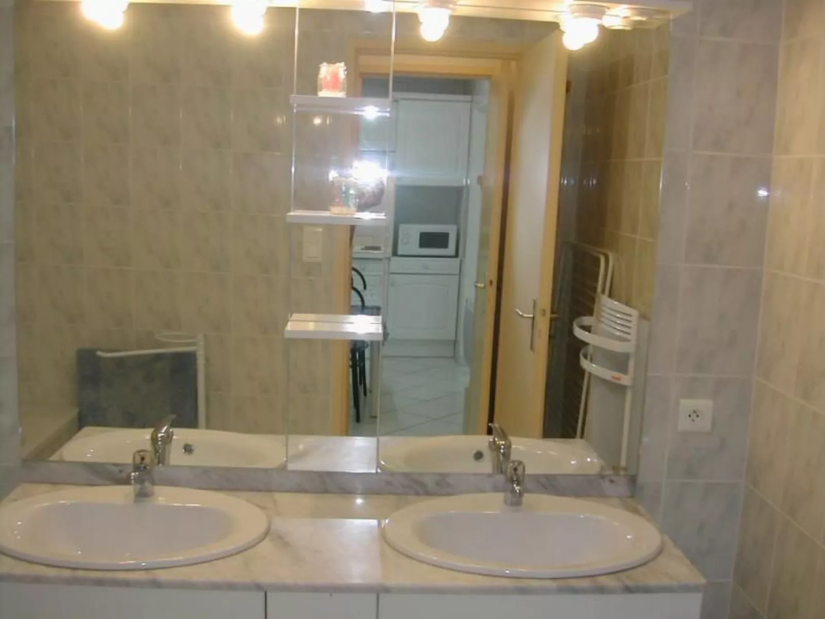 Steinhaus in ländlicher Umgebung mit Pool-Inside