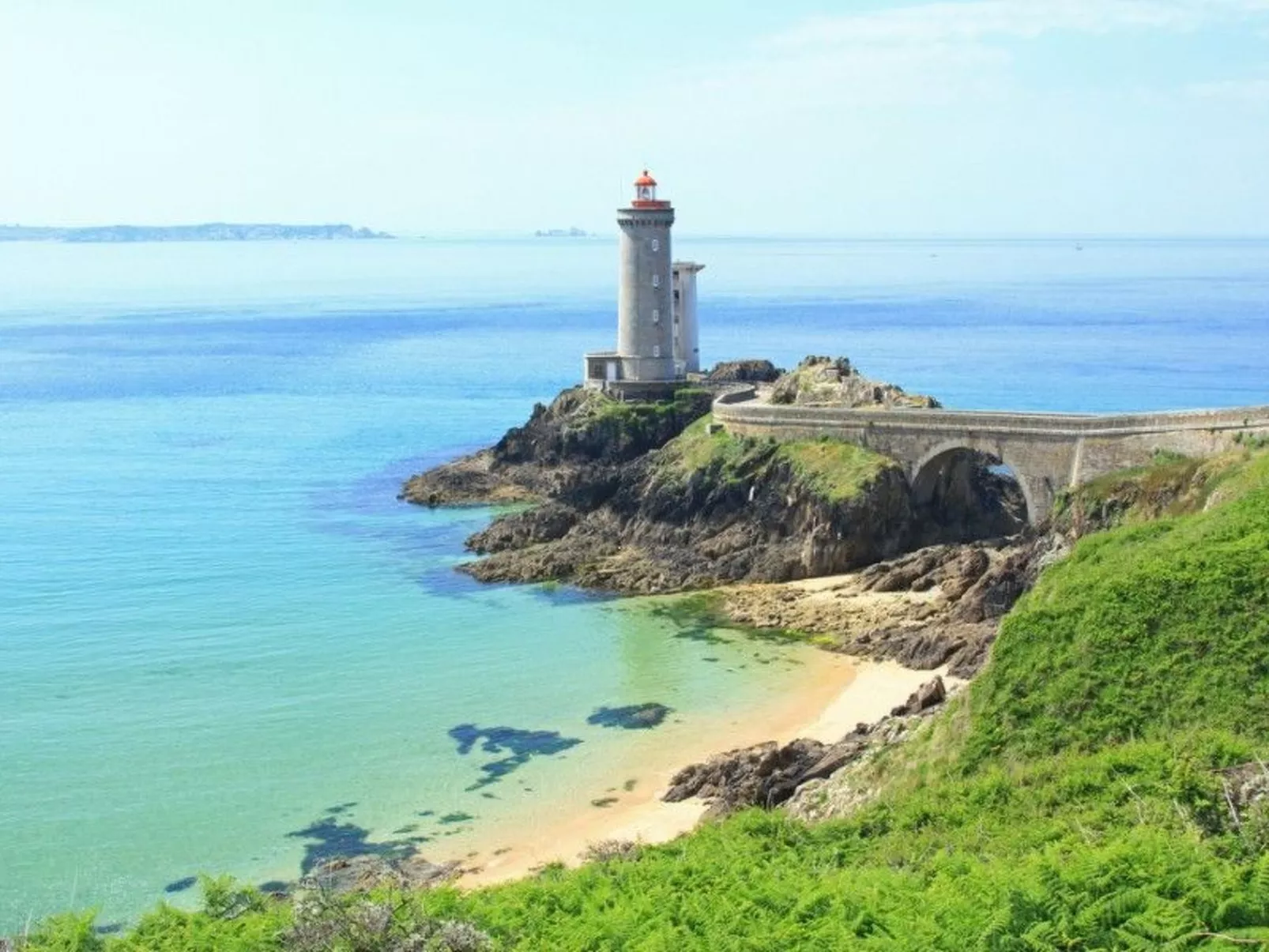 Großes Familienhaus mit schön angelegtem Garten-Dehors