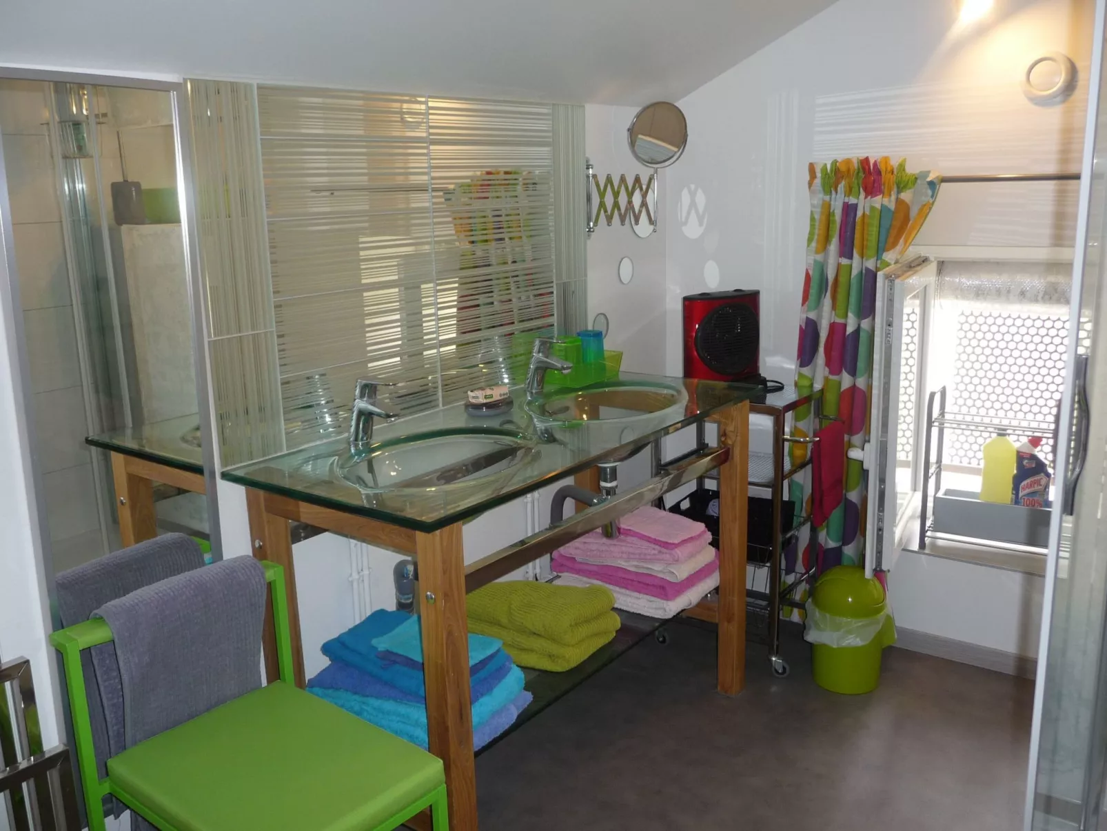 Domaine "Chez Marianne" mit Privatparkplatz-Drinnen